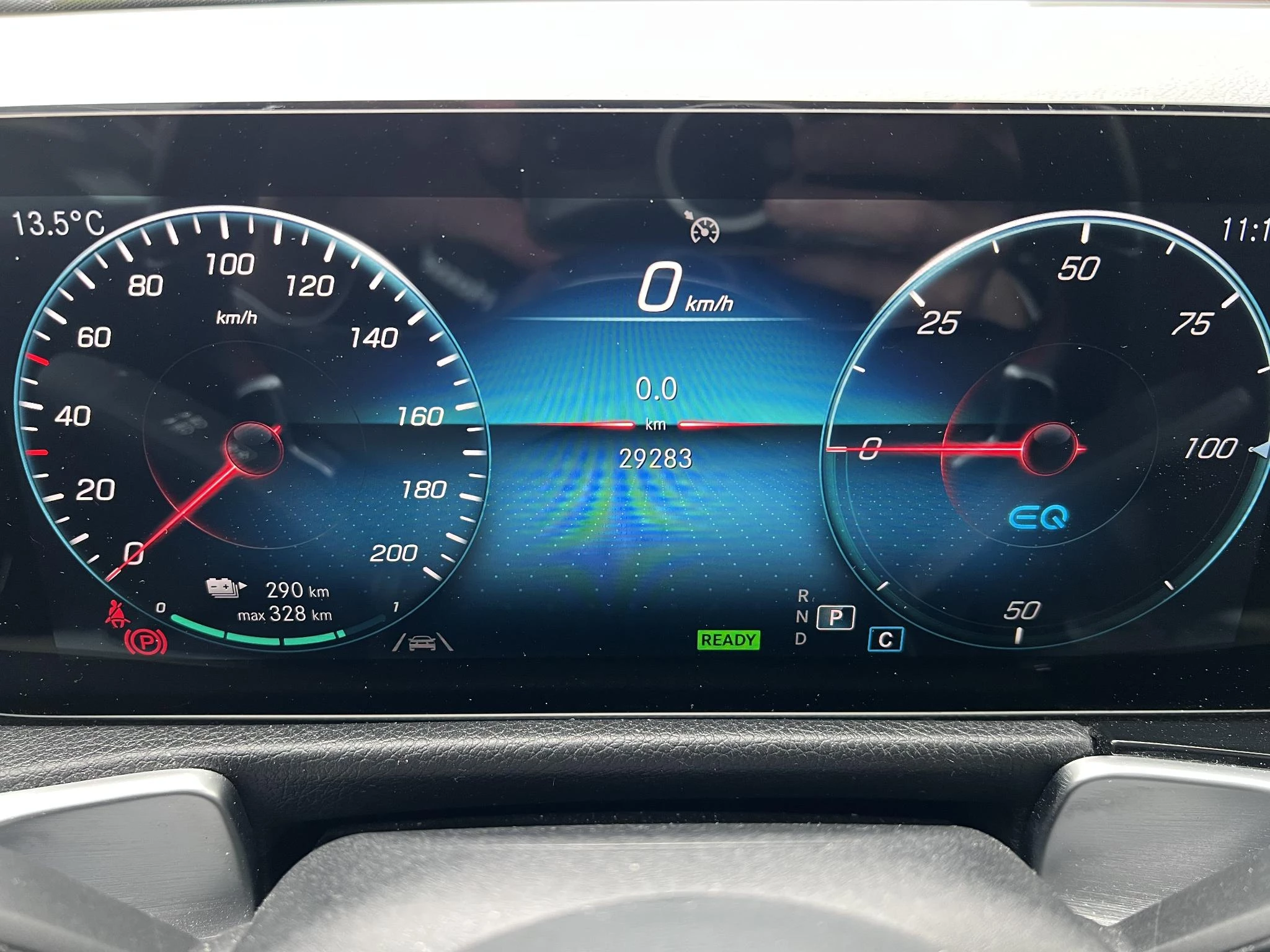Mercedes-Benz-EQB-image-8