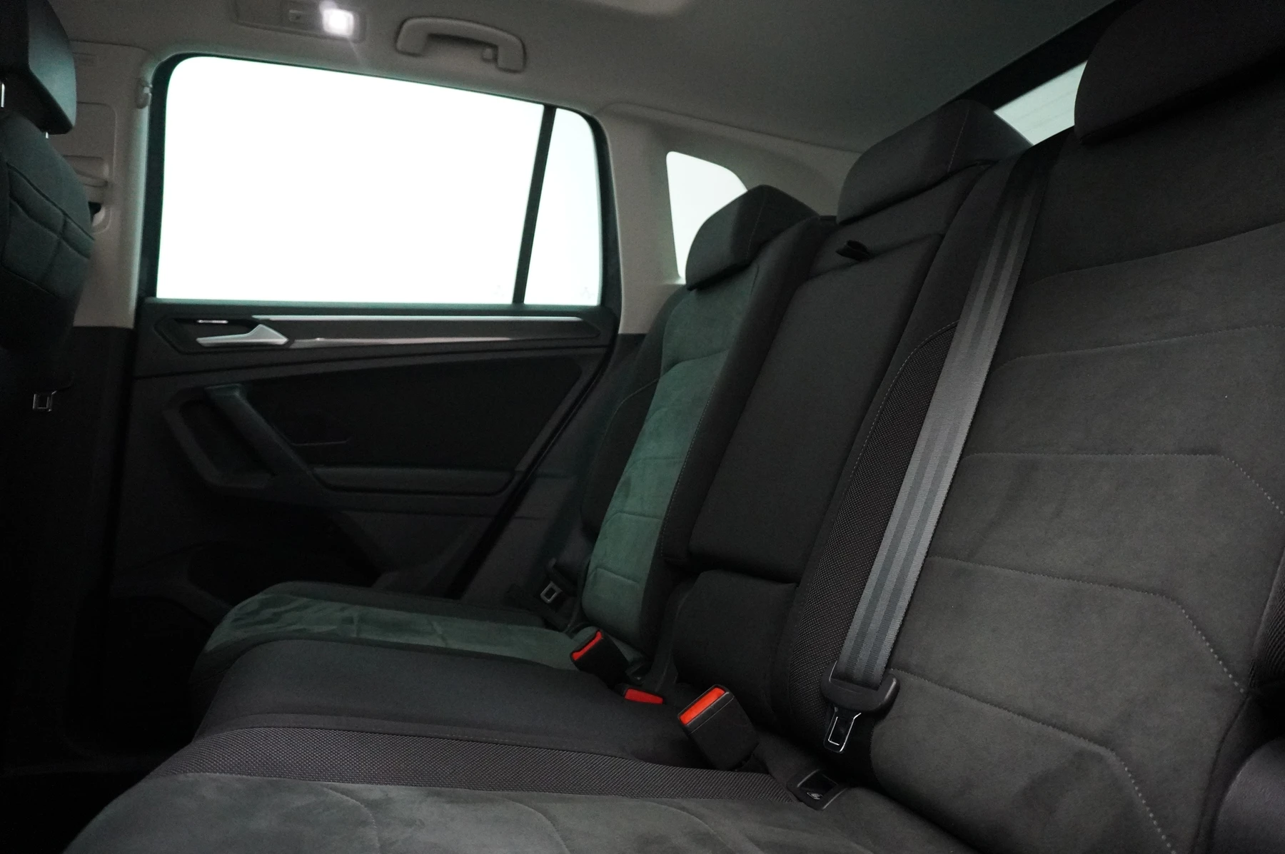 Volkswagen-Tiguan-image-13
