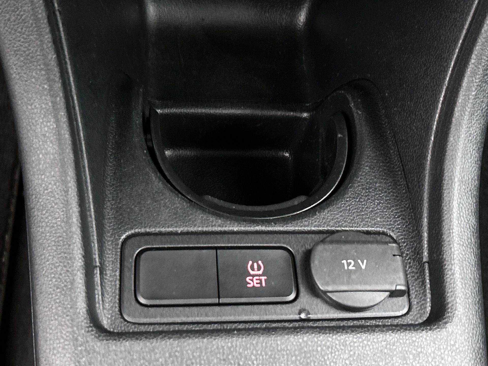 Volkswagen-up!-image-29