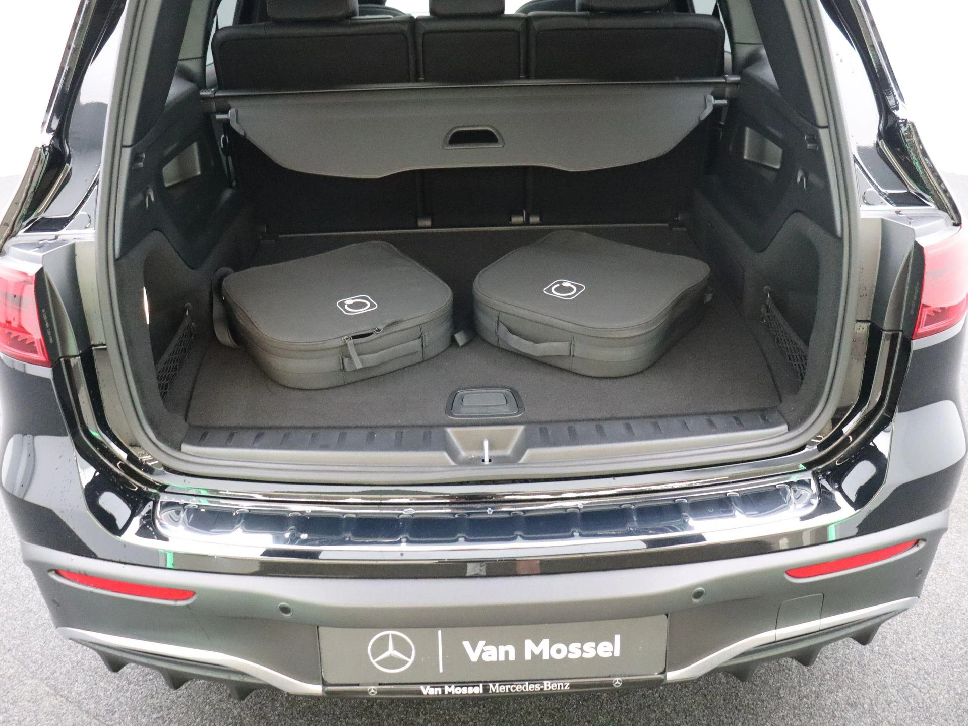 Mercedes-Benz-EQB-image-21