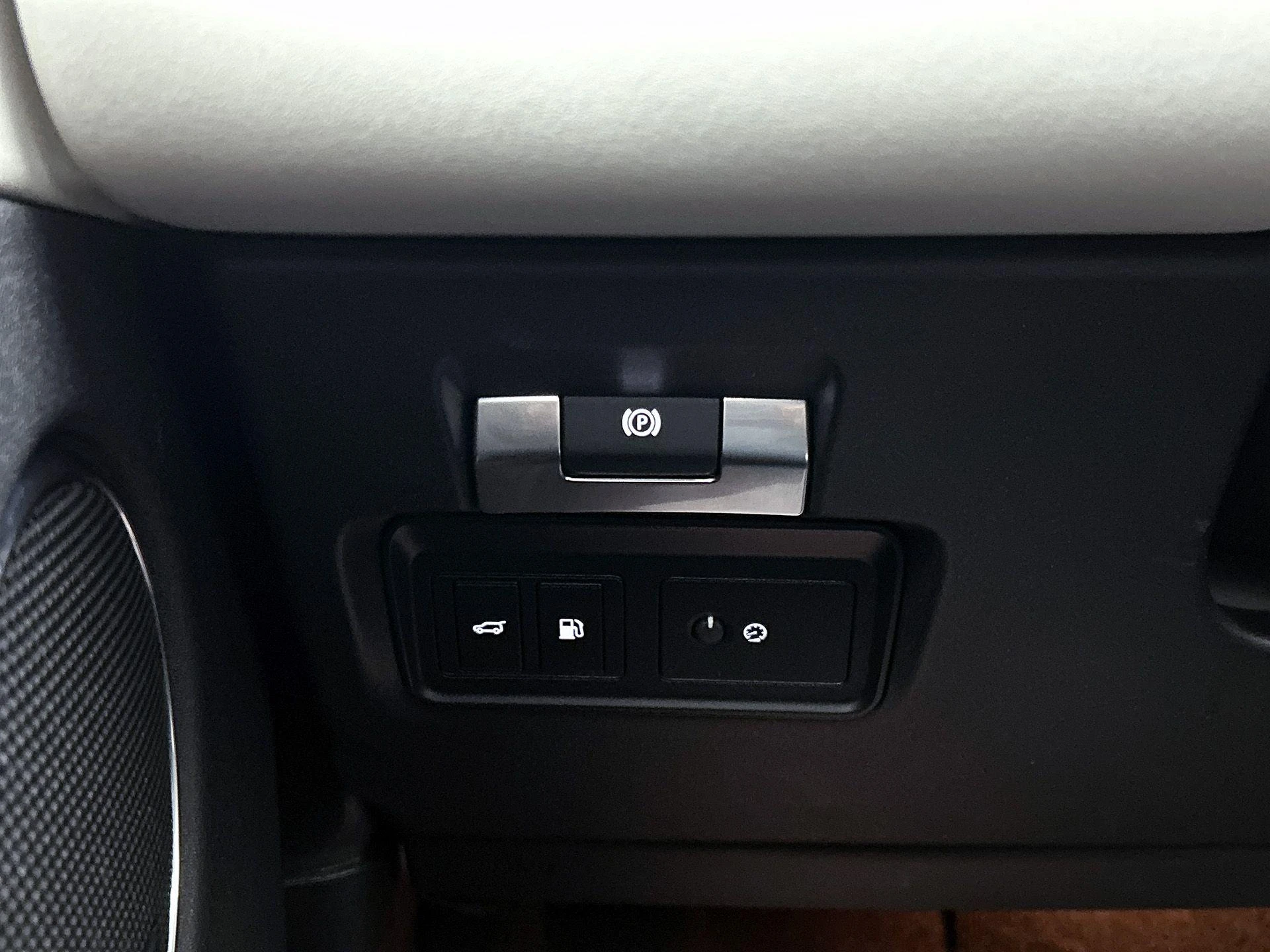 Land Rover-Discovery Sport-image-12