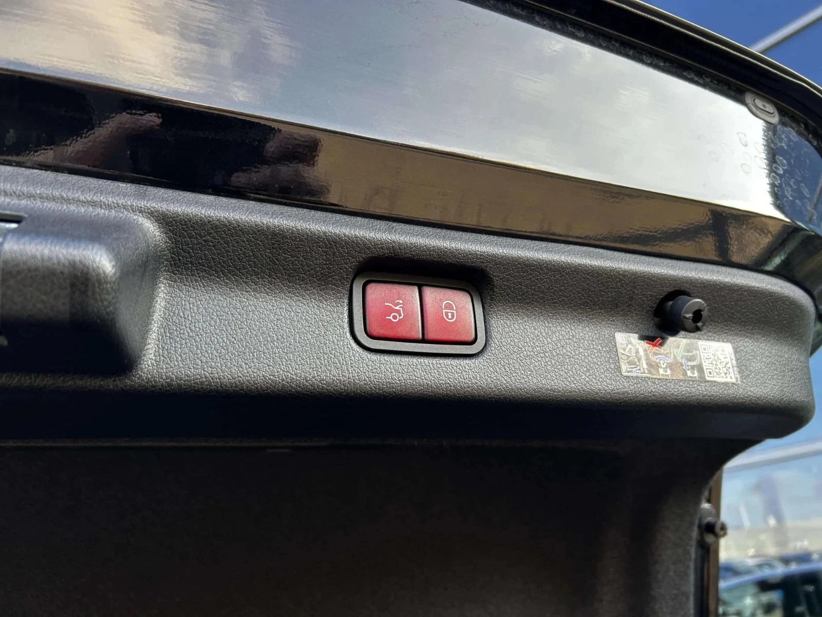 Mercedes-Benz-EQE-image-22