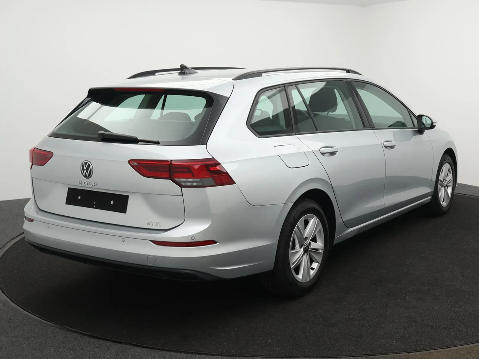 Volkswagen-Golf-image-1