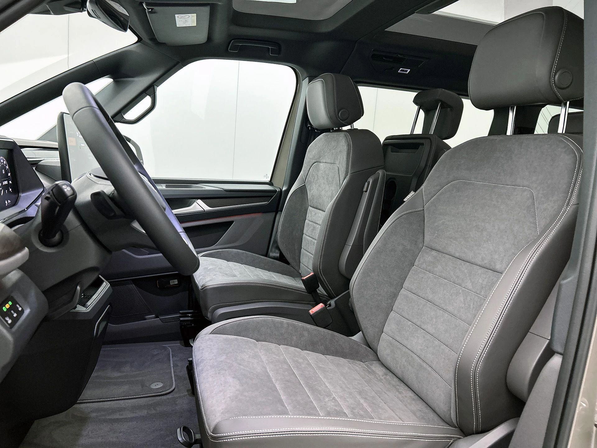 Volkswagen-Multivan-image-35