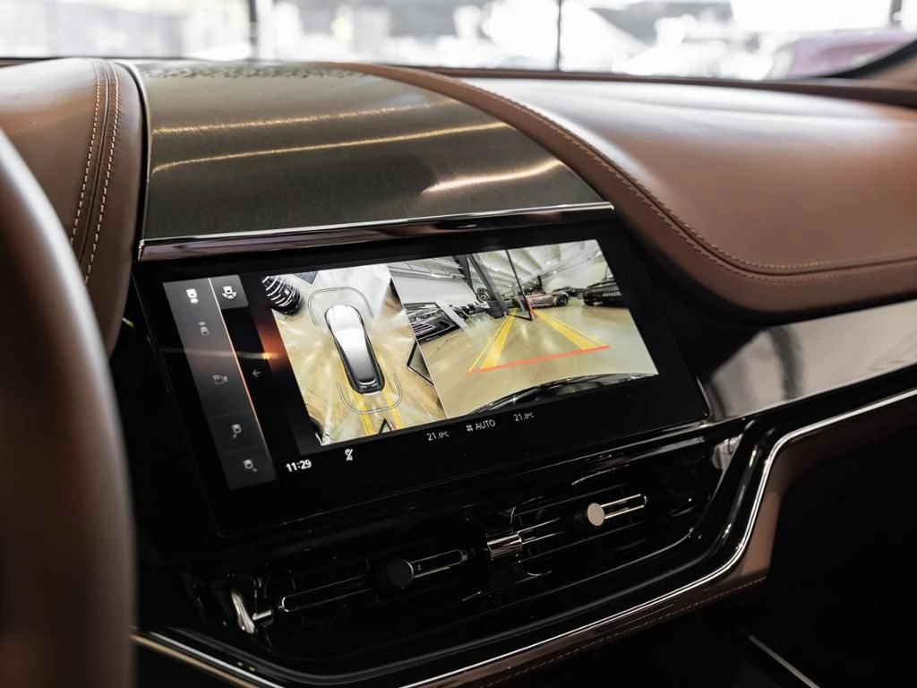 Aston Martin-DBX-image-23