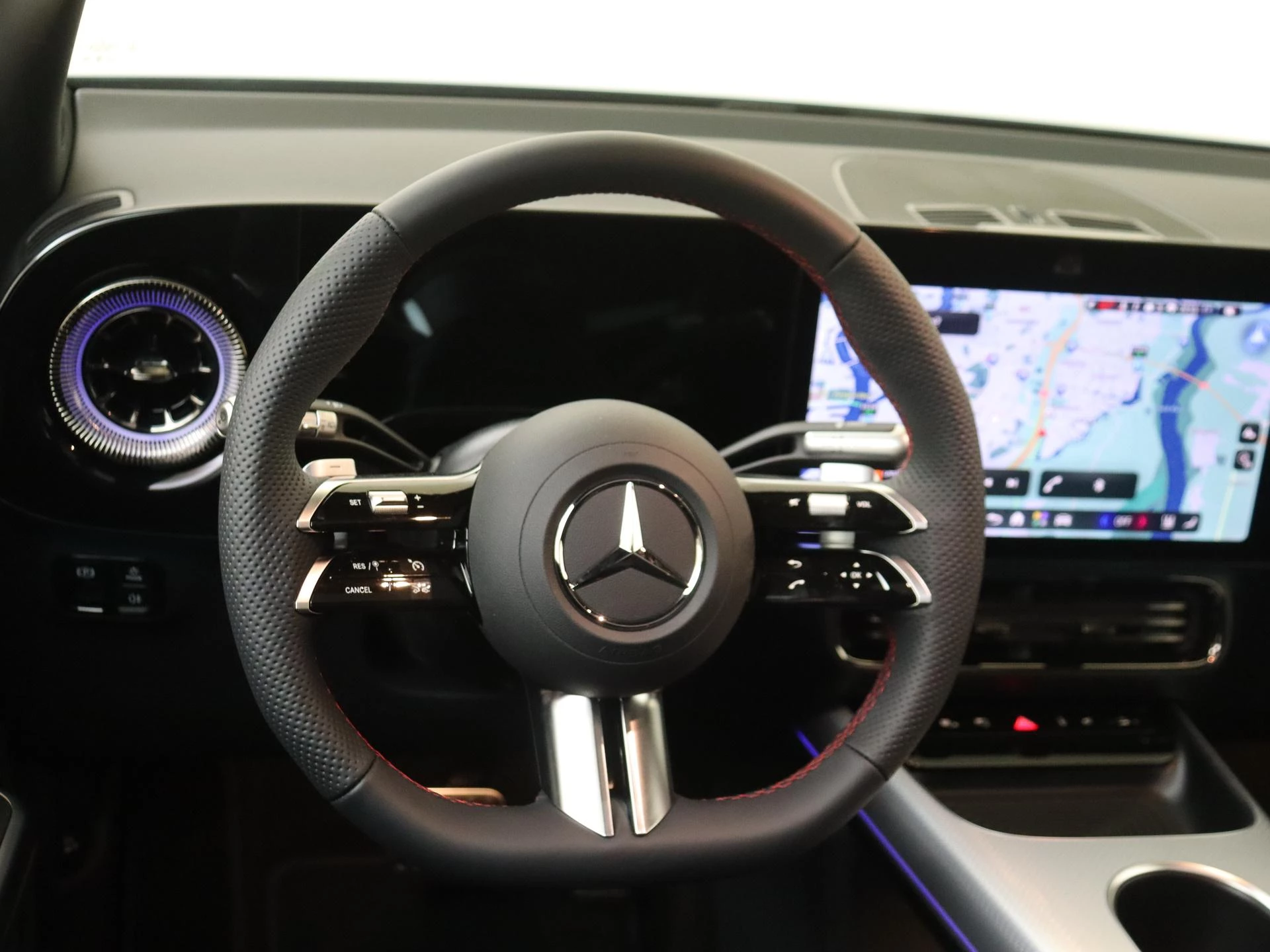 Mercedes-Benz-GLB-image-9