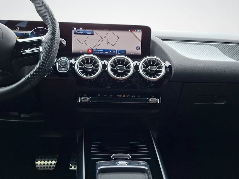 Mercedes-Benz GLA 180 d AMG KAMERA DISTRO AHK SHZ LED NIGHT AMG Line