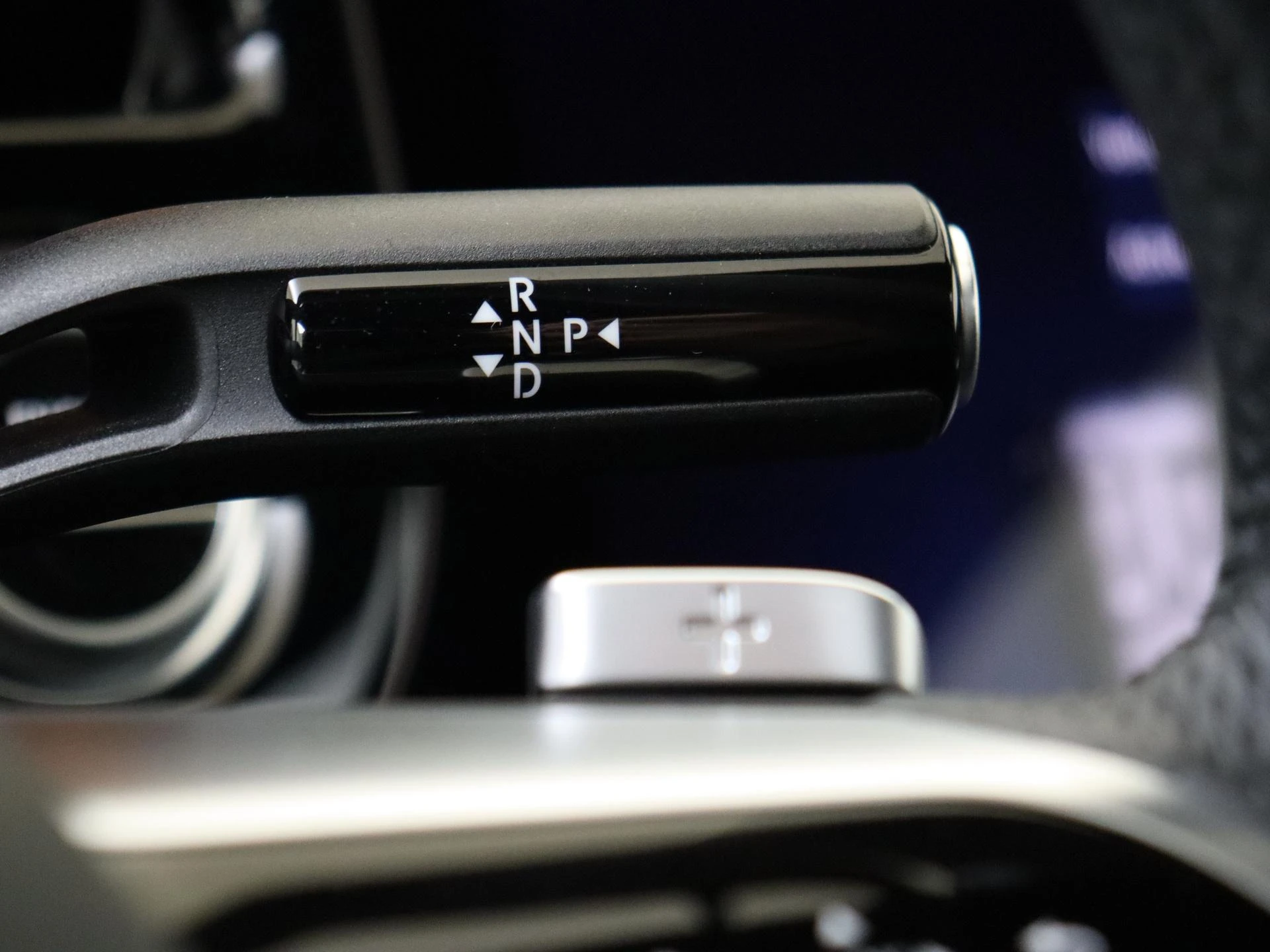 Mercedes-Benz-E-Klasse-image-13