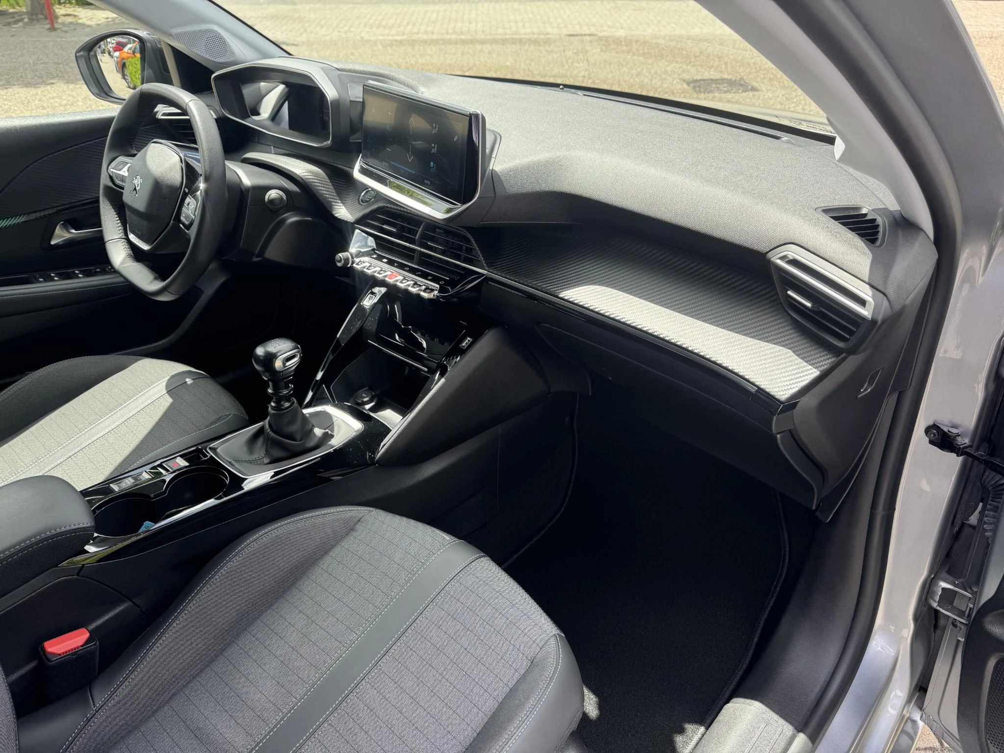 Peugeot-208-image-15