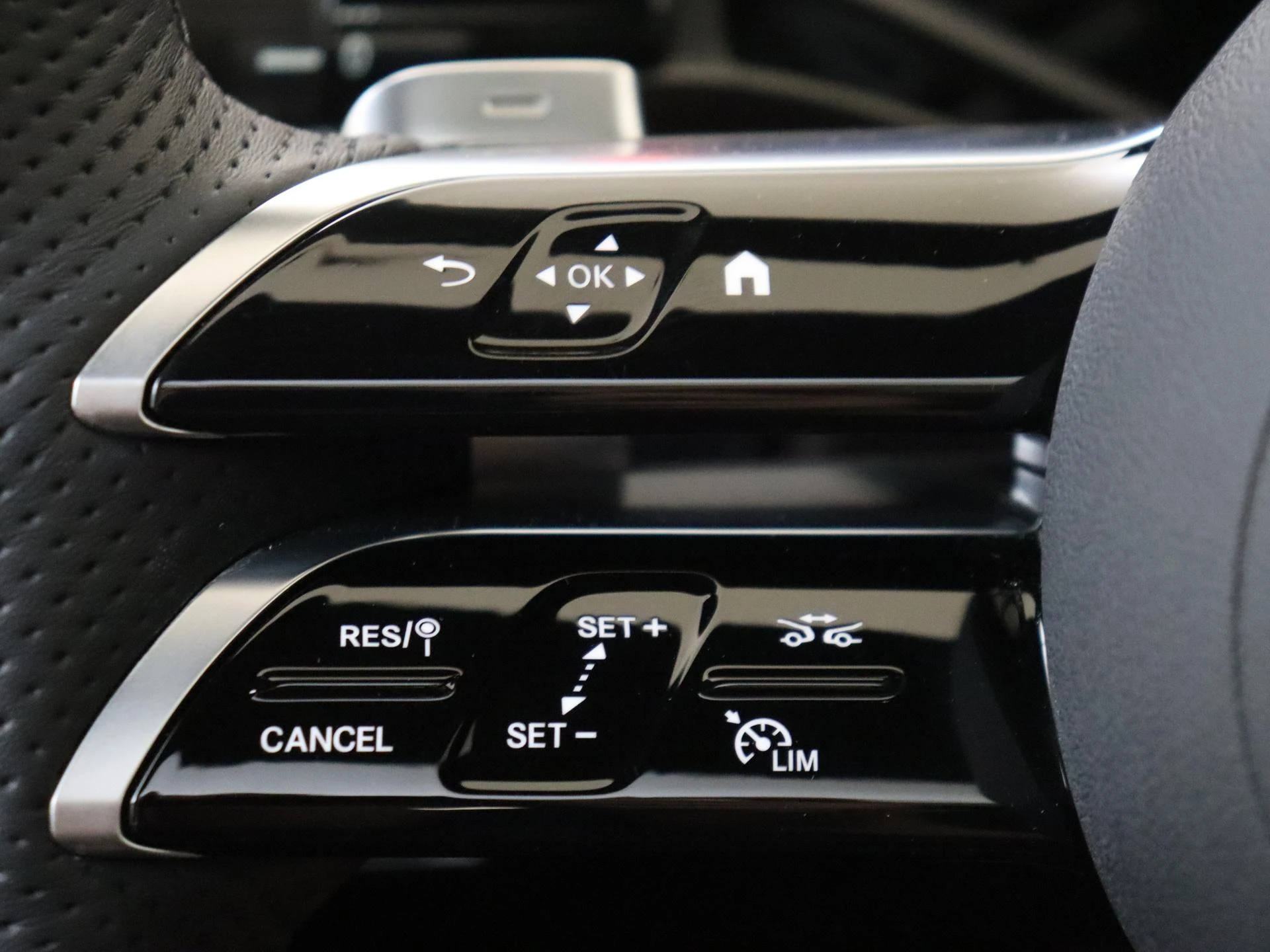Mercedes-Benz-E-Klasse-image-12