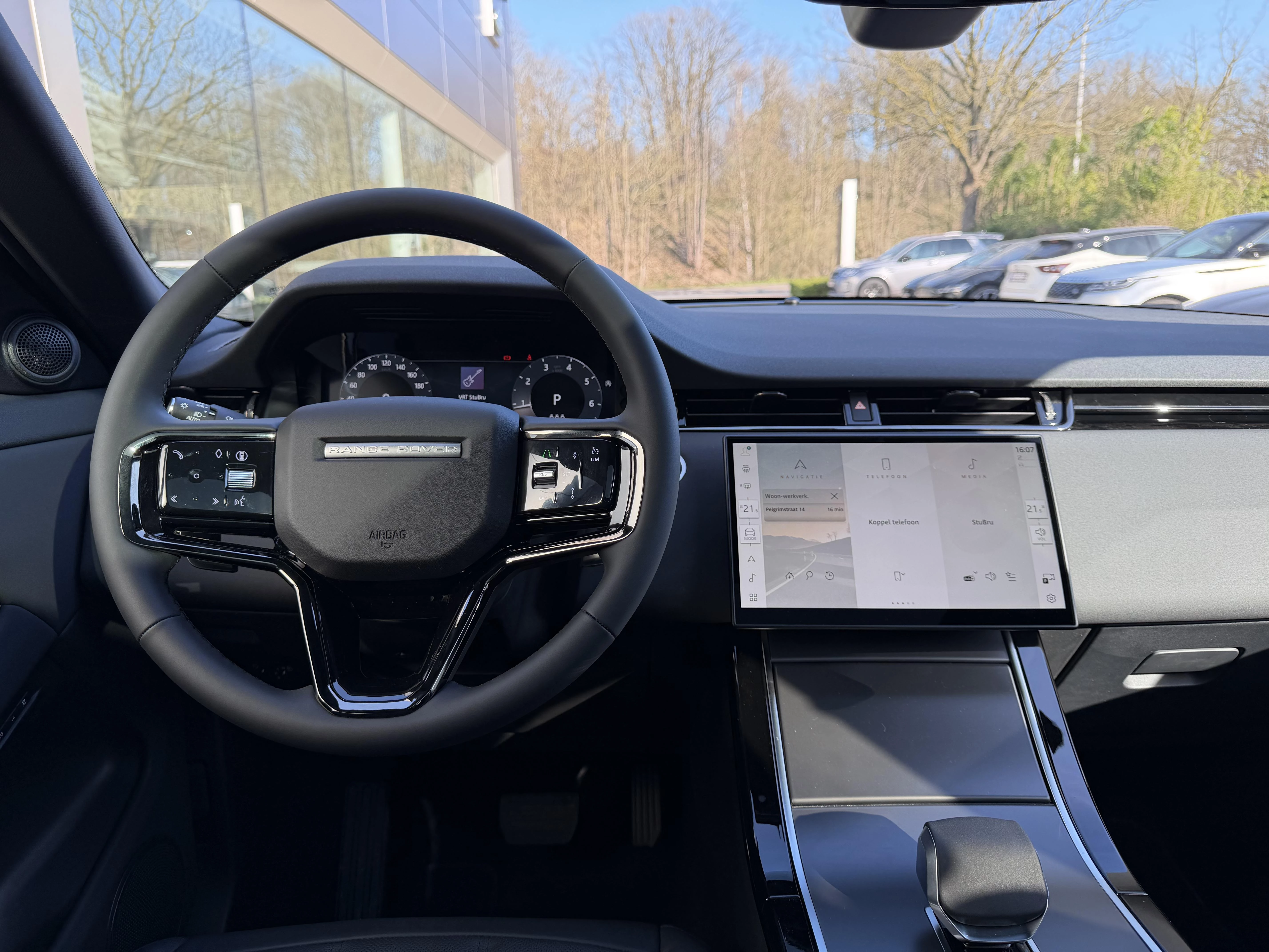 Land Rover-Range Rover Evoque-image-13