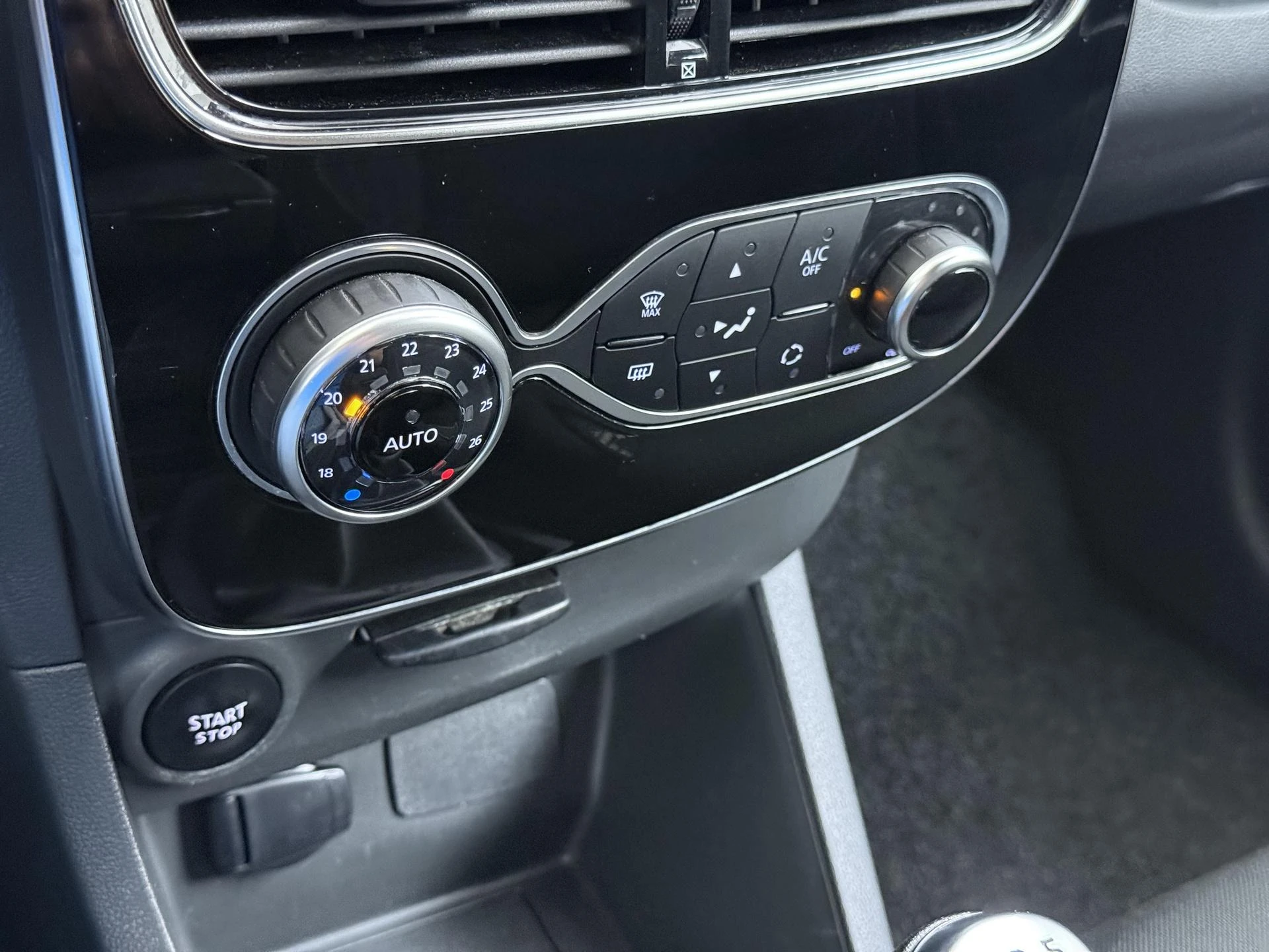 Renault-Clio-image-25