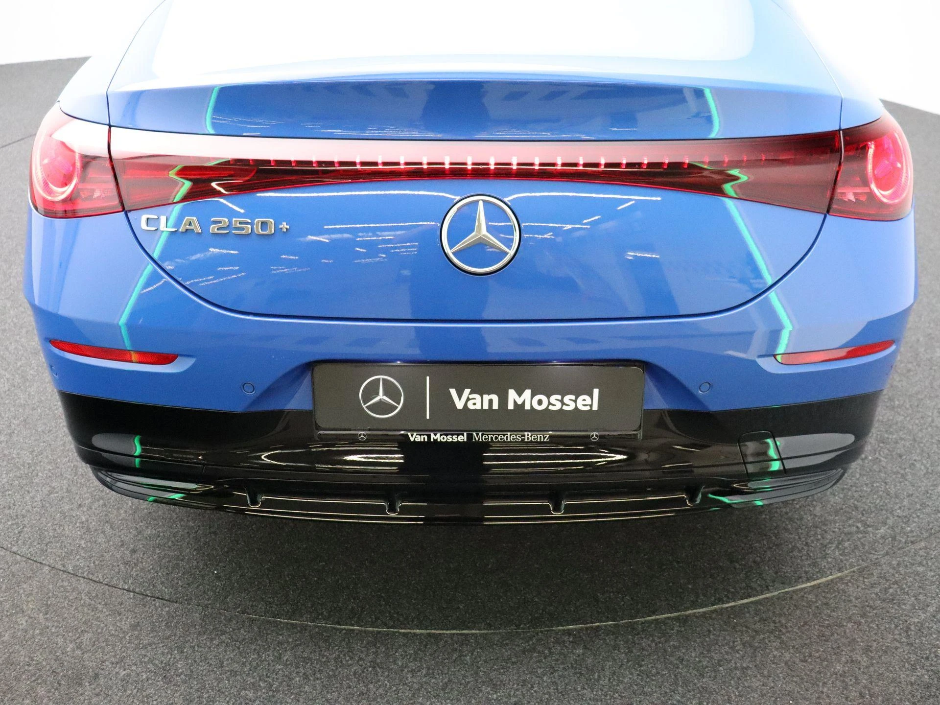 Mercedes-Benz-CLA-image-24