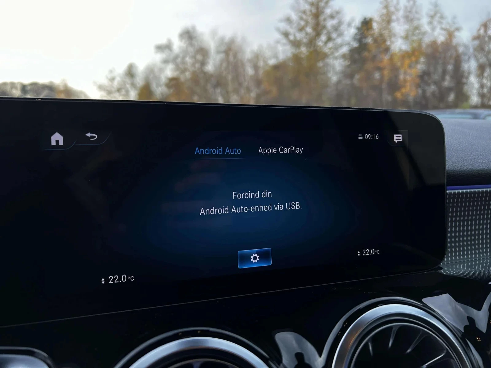 Mercedes-Benz-EQB-image-17