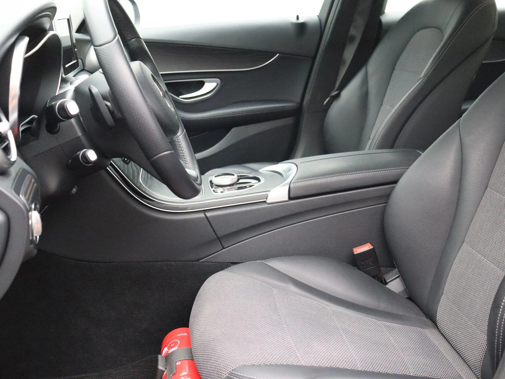 Mercedes-Benz-C-Klasse-image-9