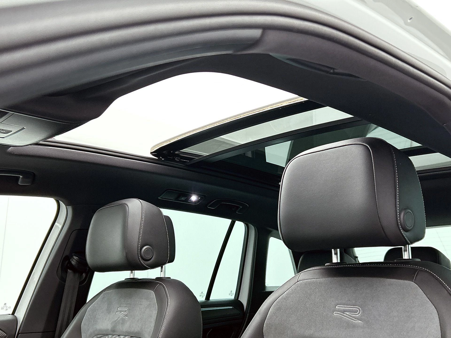 Volkswagen-Tiguan-image-23