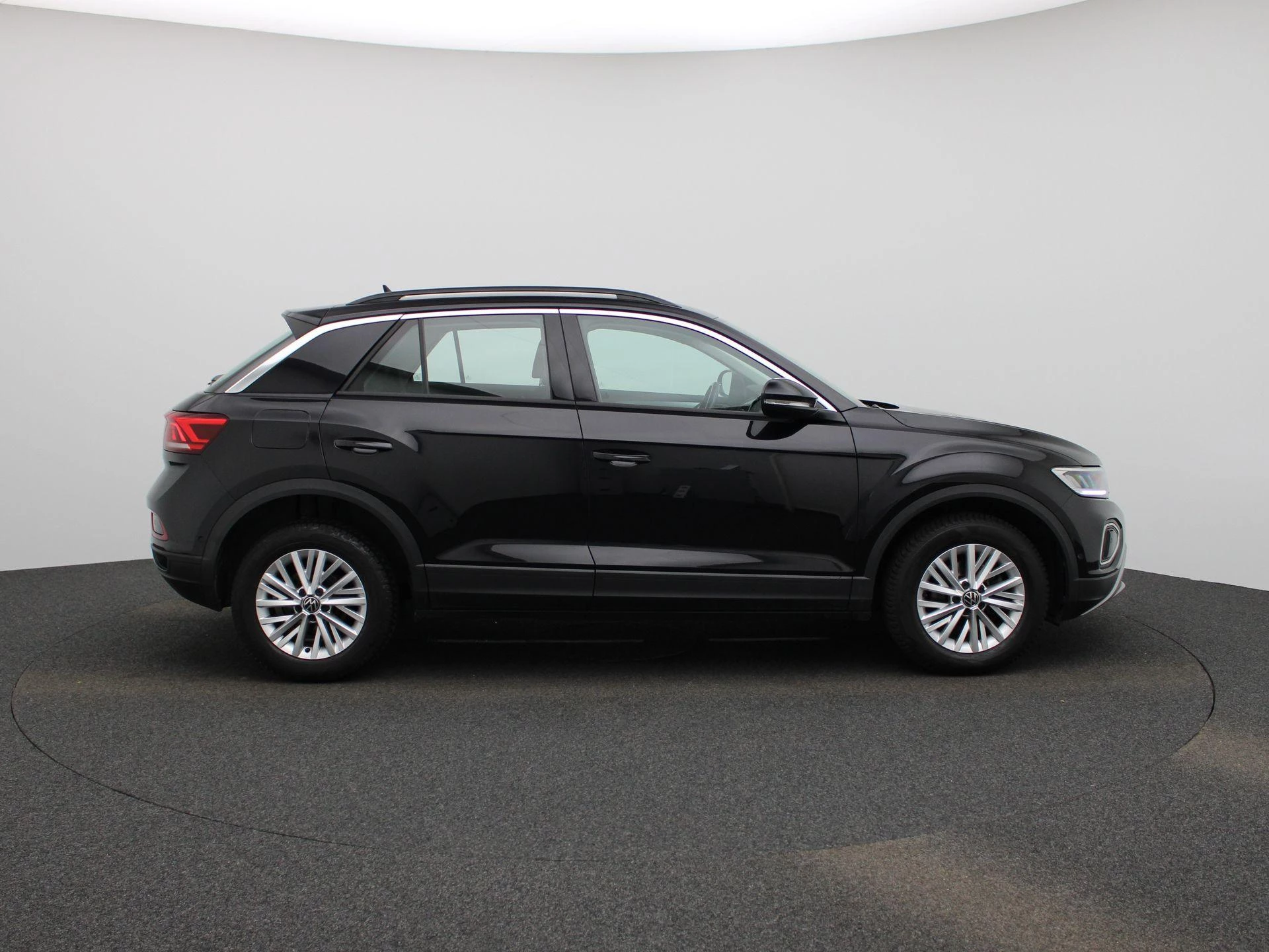 Volkswagen-T-Roc-image-5