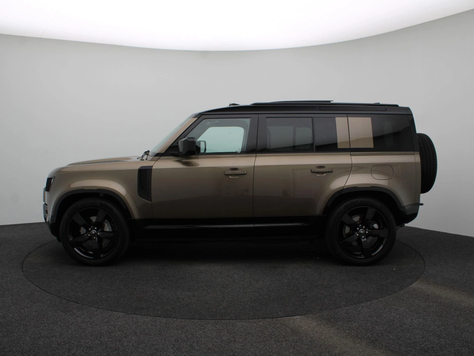 Land Rover Defender 110 2.0 P300e 110 X-Dynamic HSE