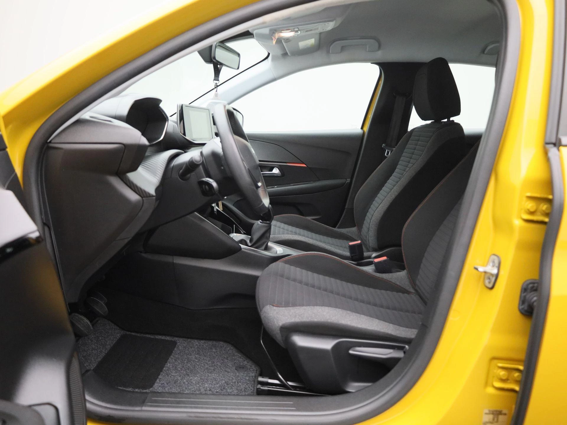 Peugeot-208-image-10