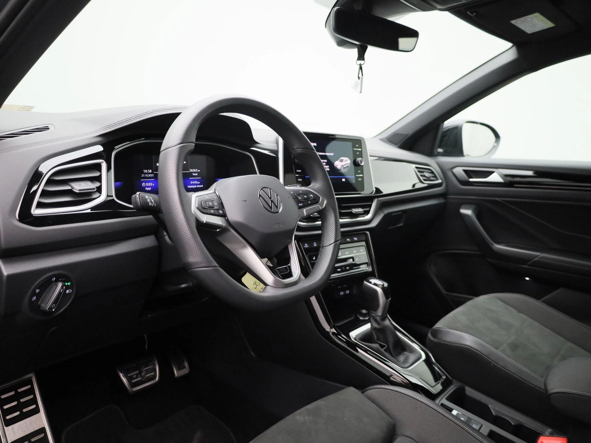 Volkswagen-T-Roc-image-29