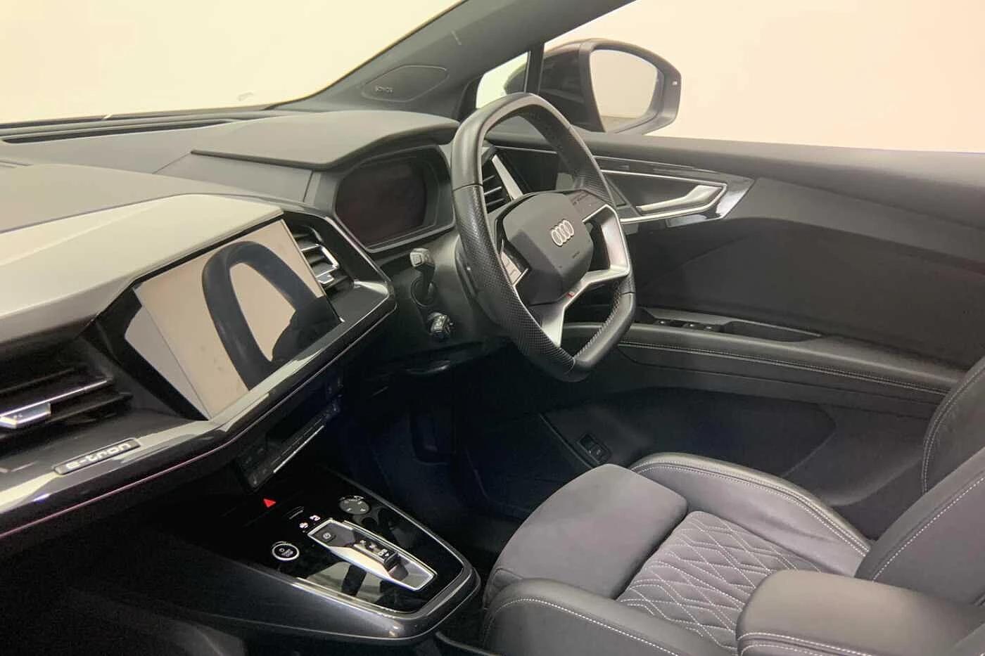 Audi-Q4 e-tron-image-1