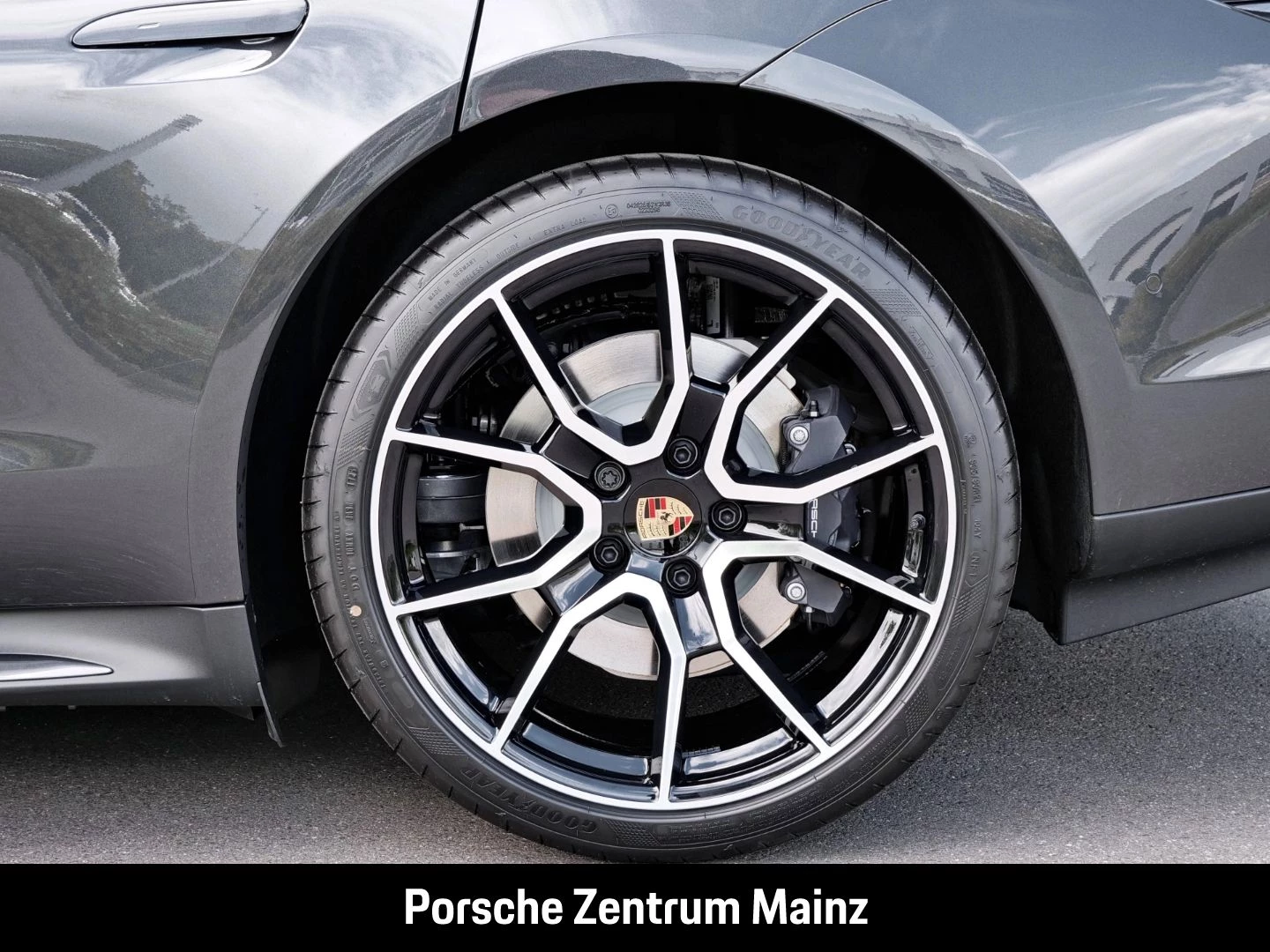Porsche Taycan Black Edition InnoDrive HA-Lenkung HeadUp black edition