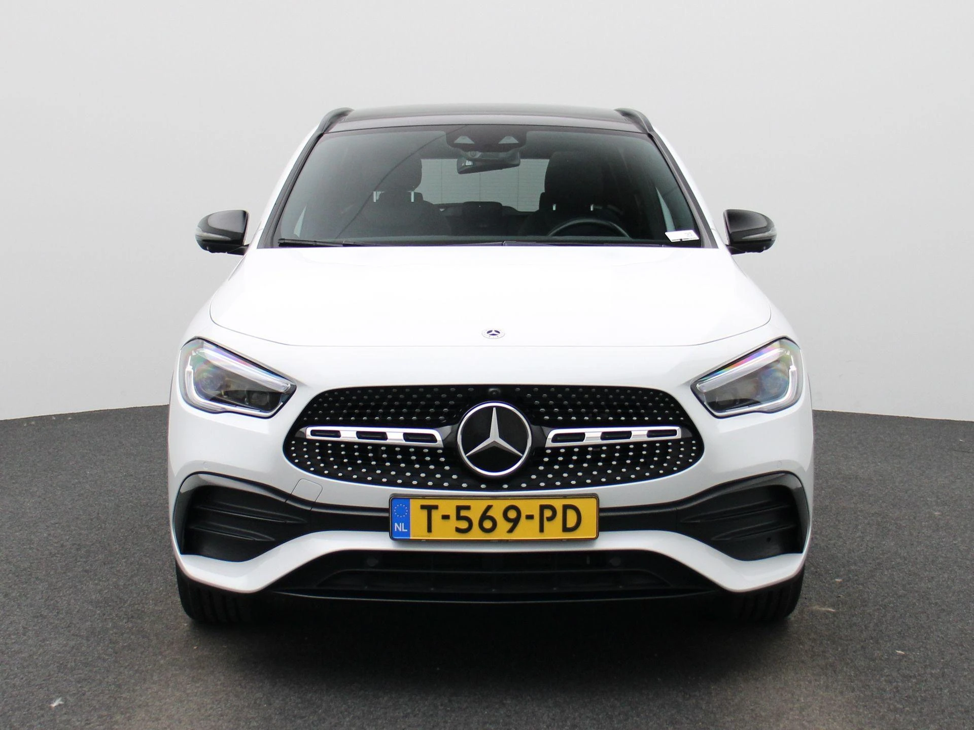 Mercedes-Benz-GLA-image-2