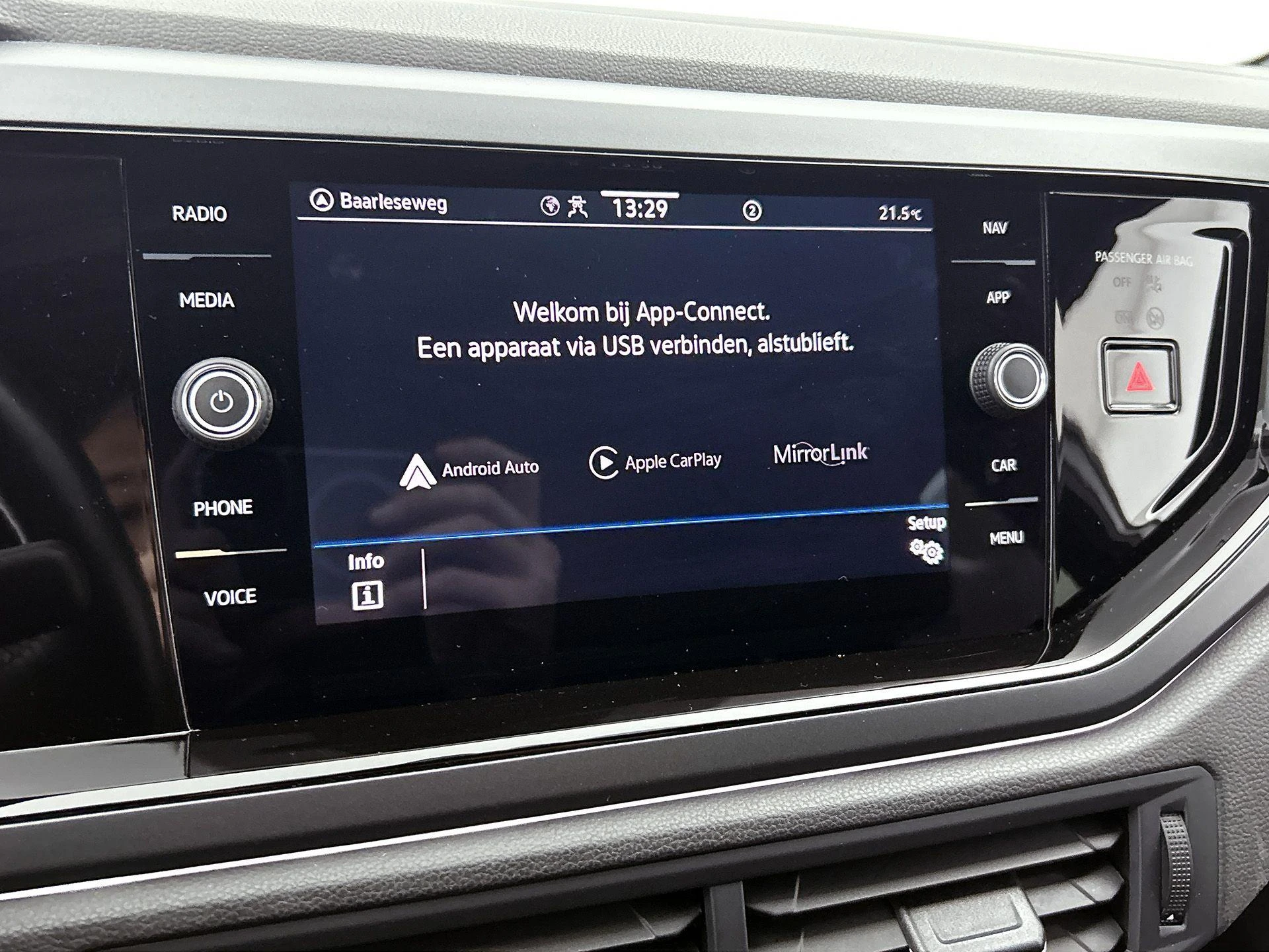 Volkswagen-Polo-image-16