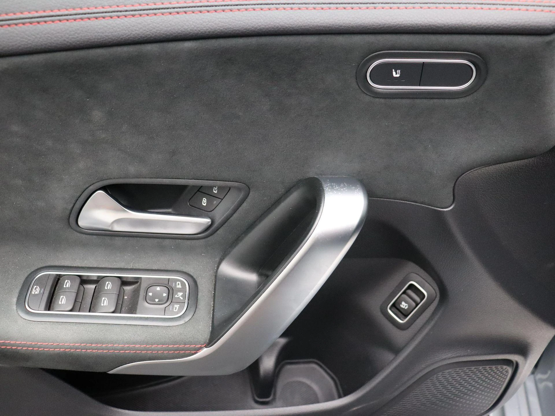Mercedes-Benz-CLA-image-7