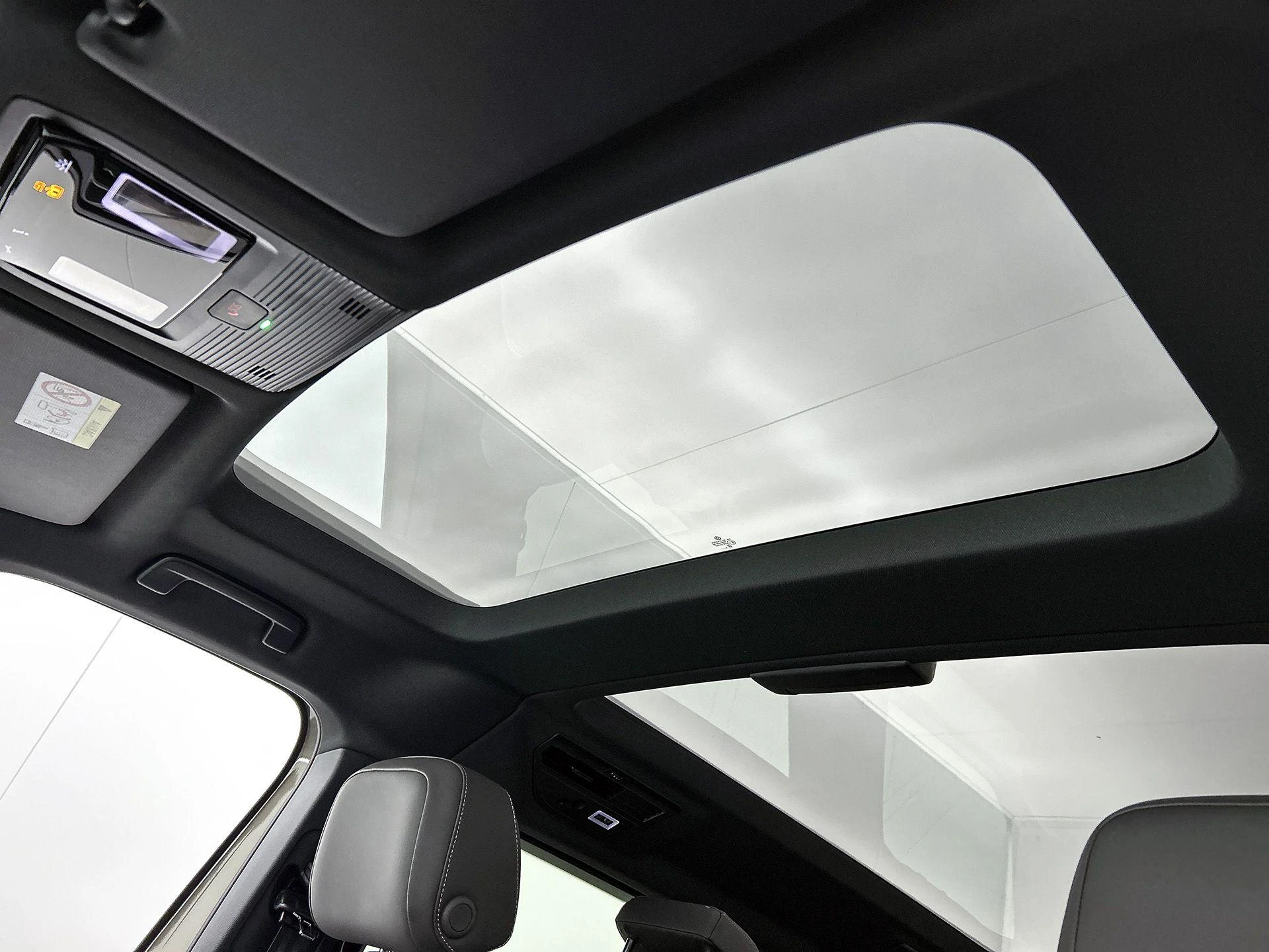 Volkswagen-Multivan-image-30