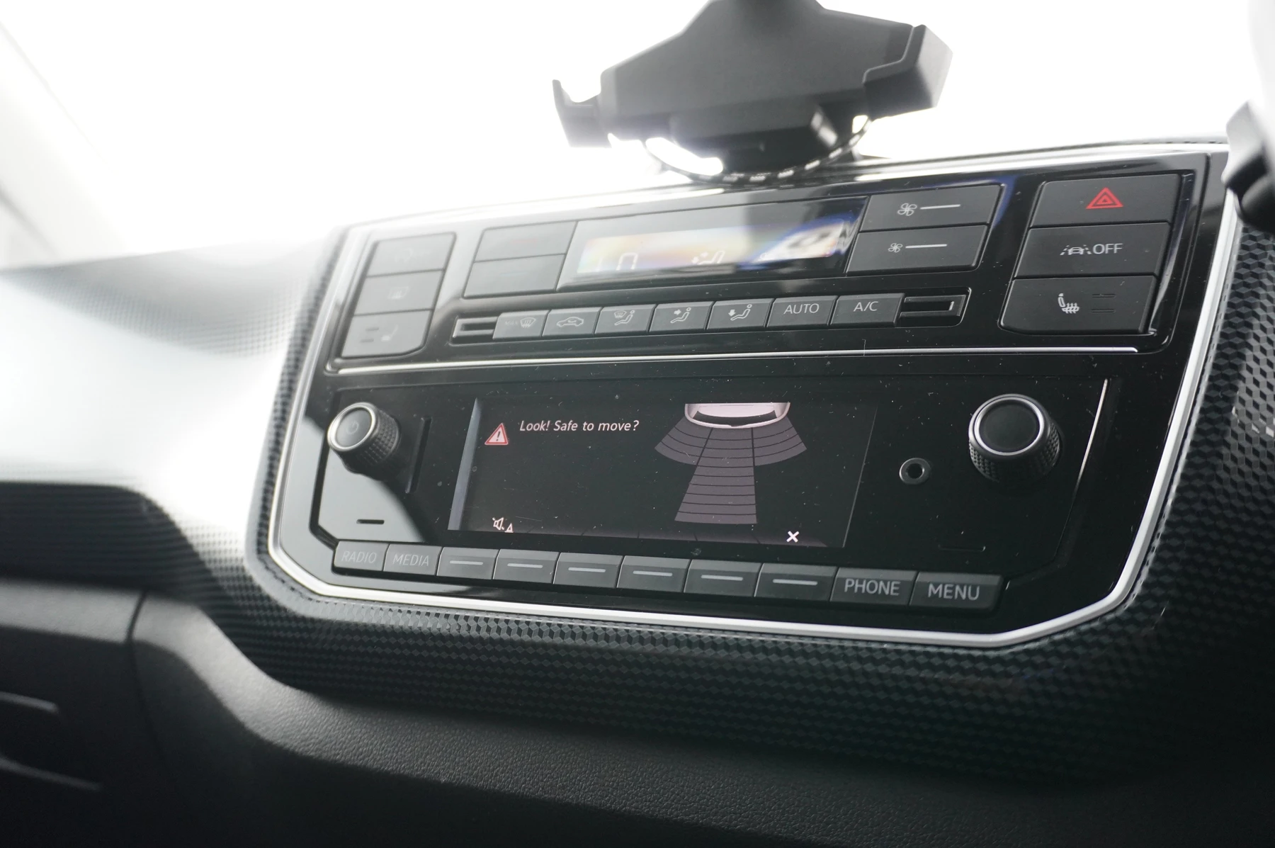 Volkswagen-up!-image-27