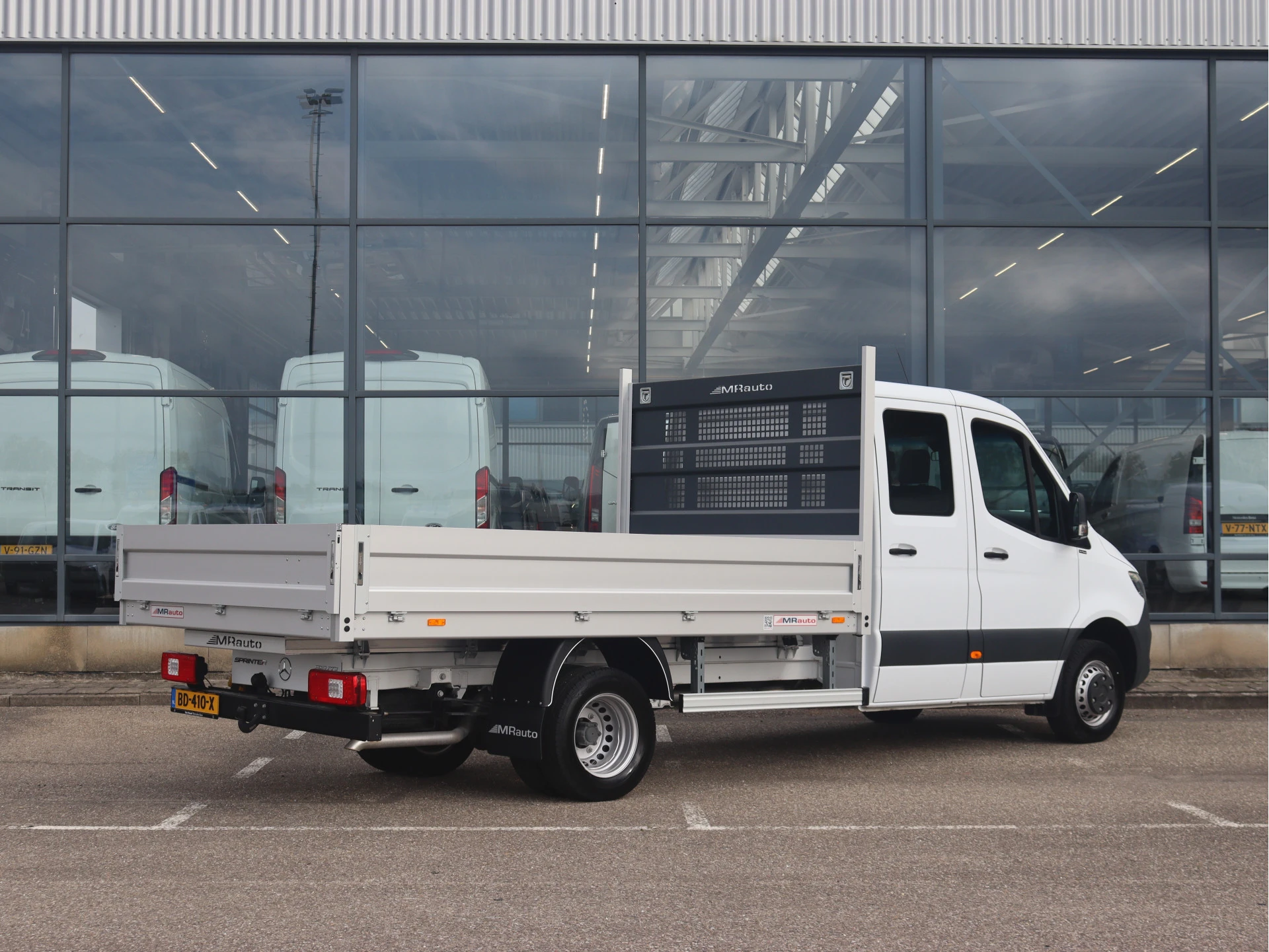 Mercedes-Benz-Sprinter-image-1