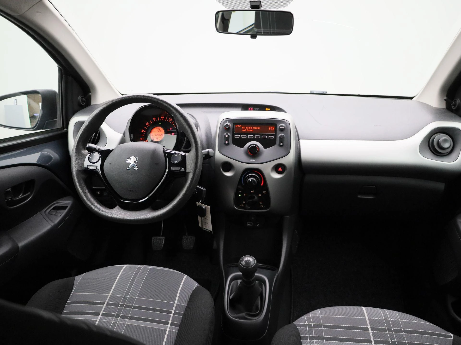Peugeot-108-image-29