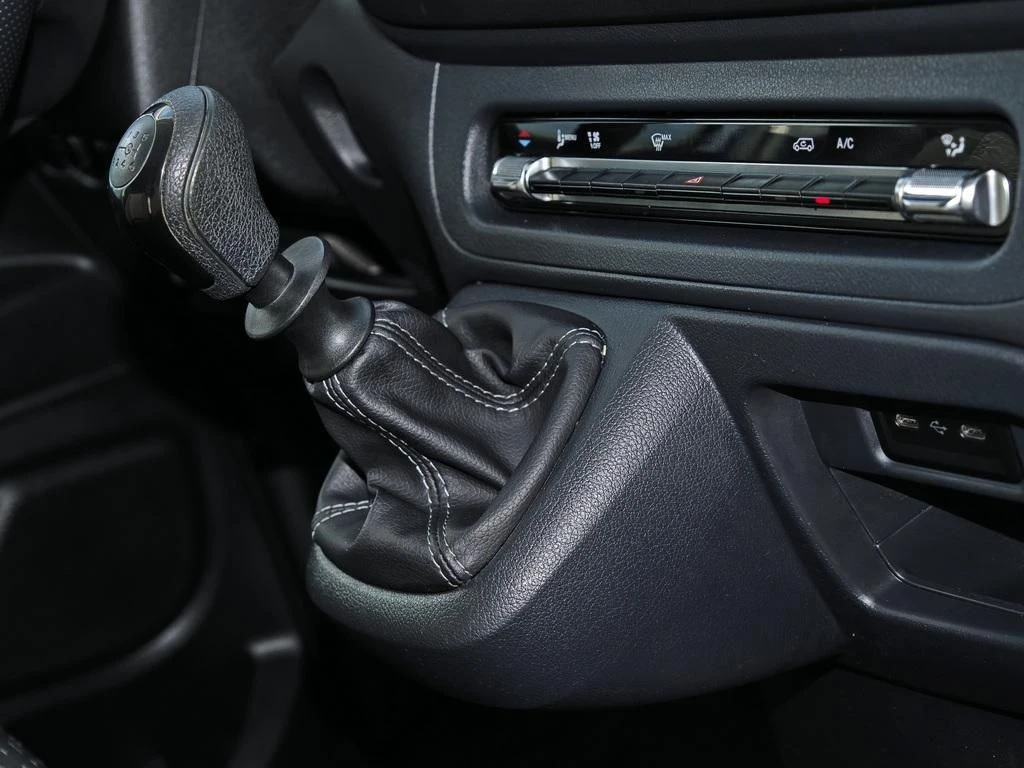 Mercedes-Benz-Vito 116-image-11