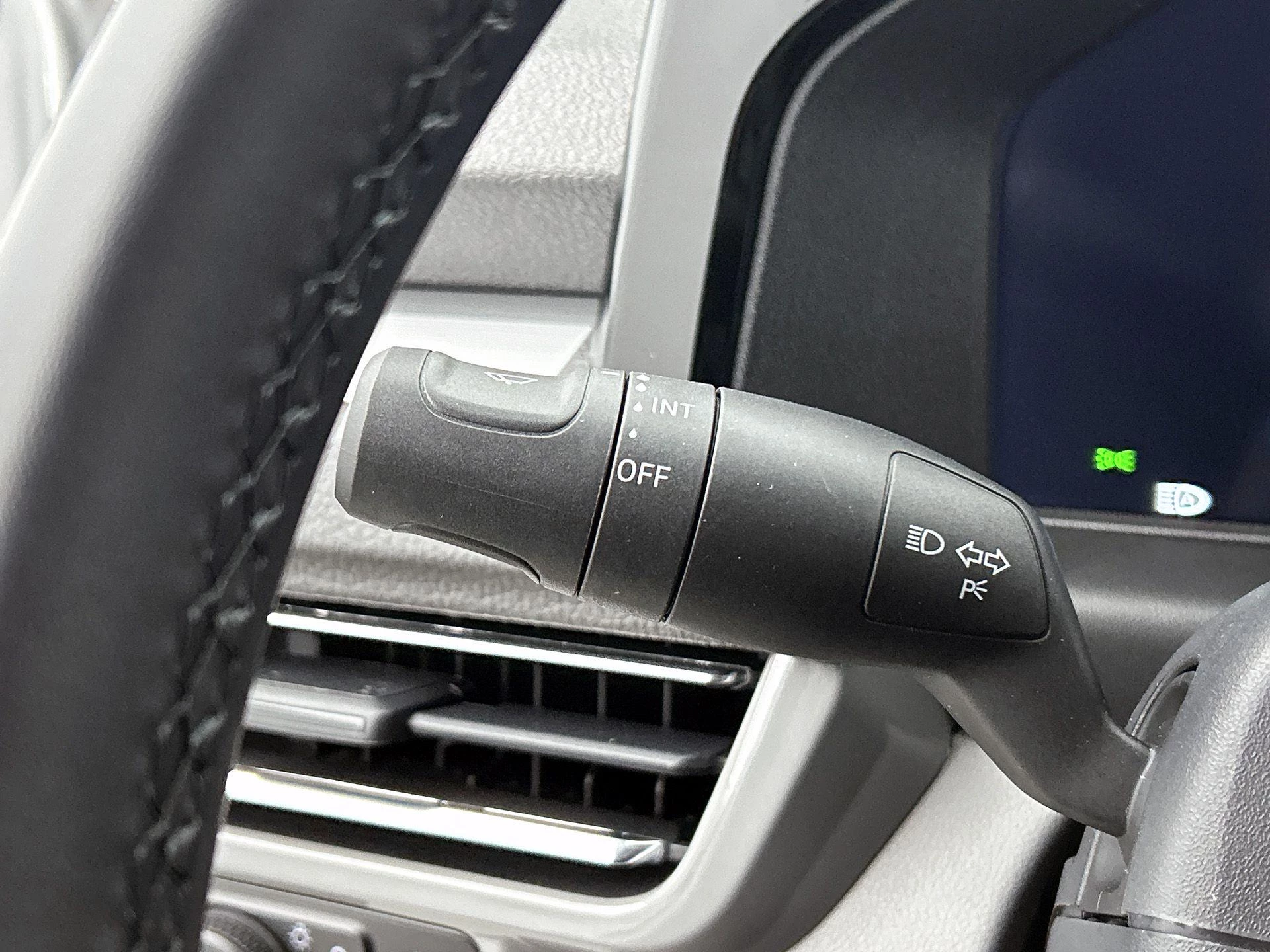 Volkswagen-e-Transporter-image-10