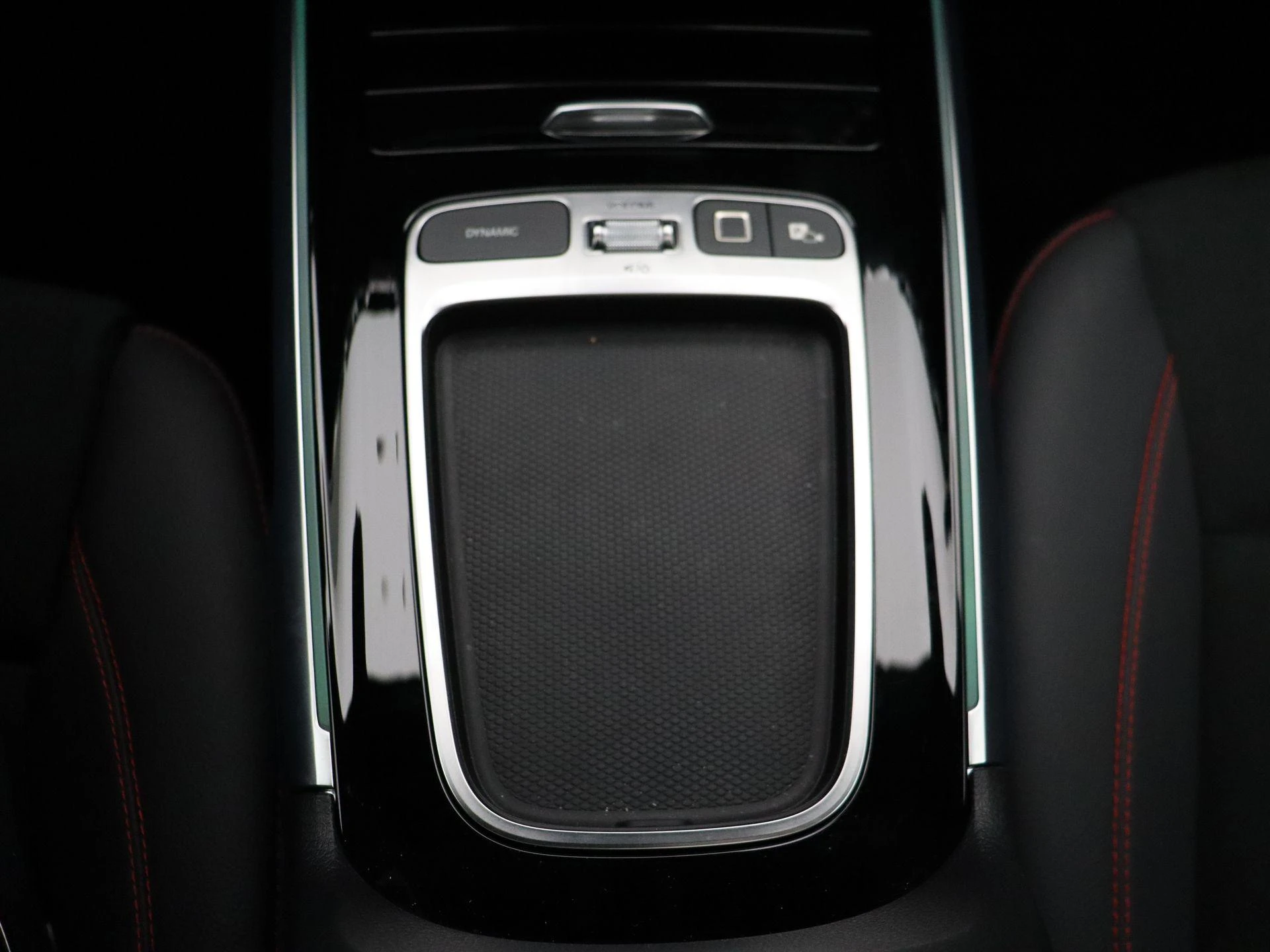 Mercedes-Benz-GLB-image-22