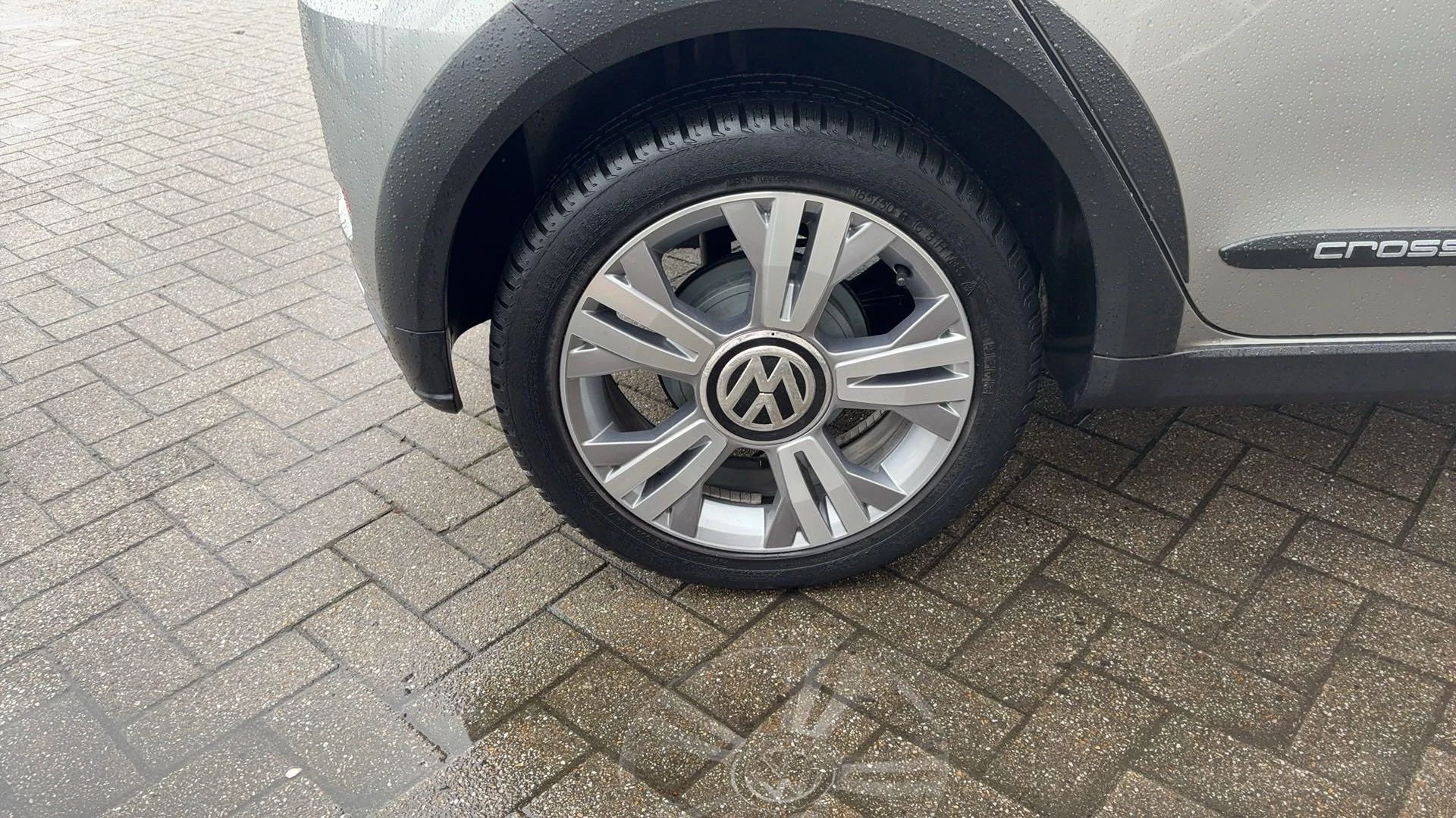 Volkswagen-up!-image-12