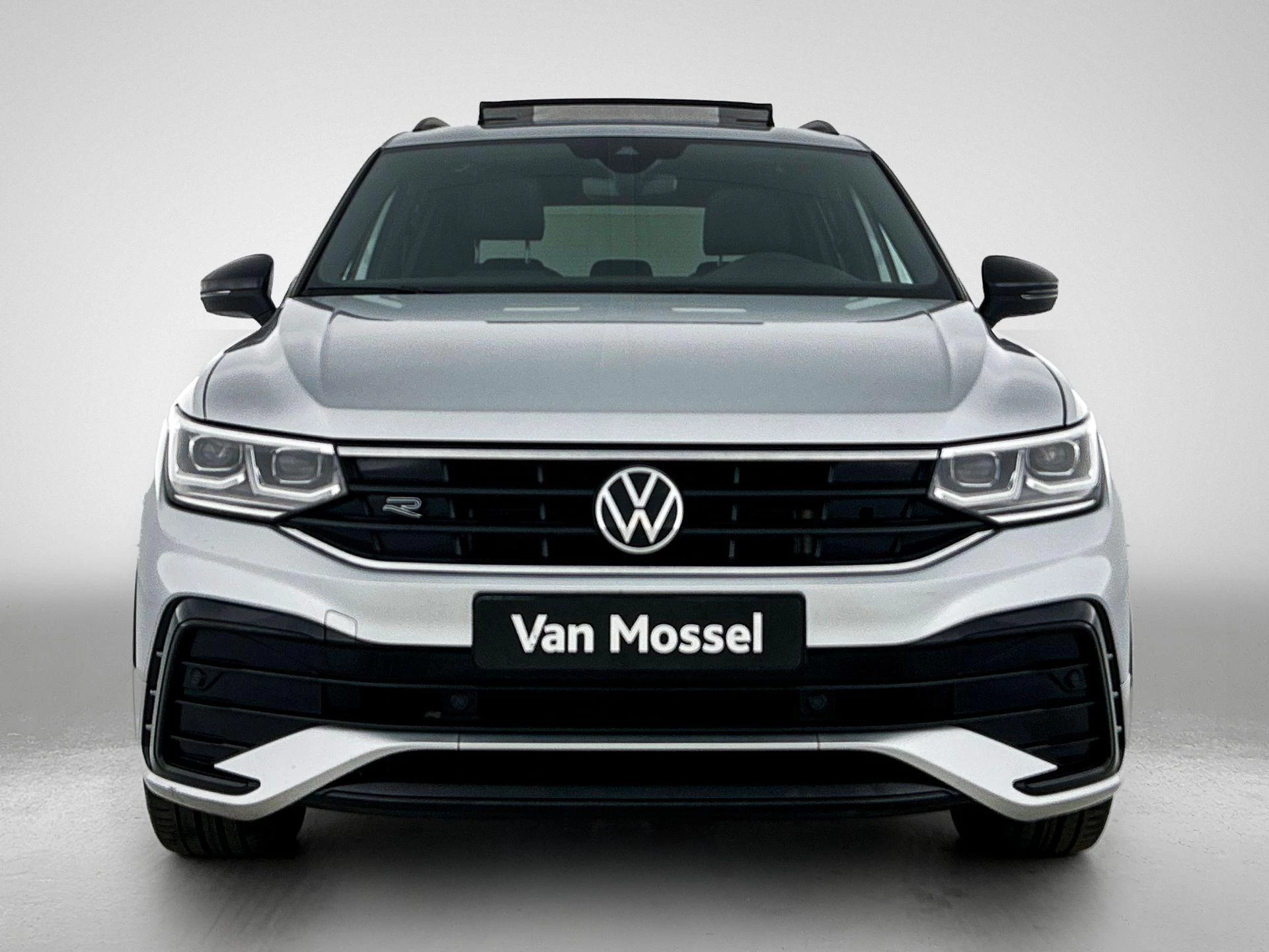 Volkswagen-Tiguan-image-4