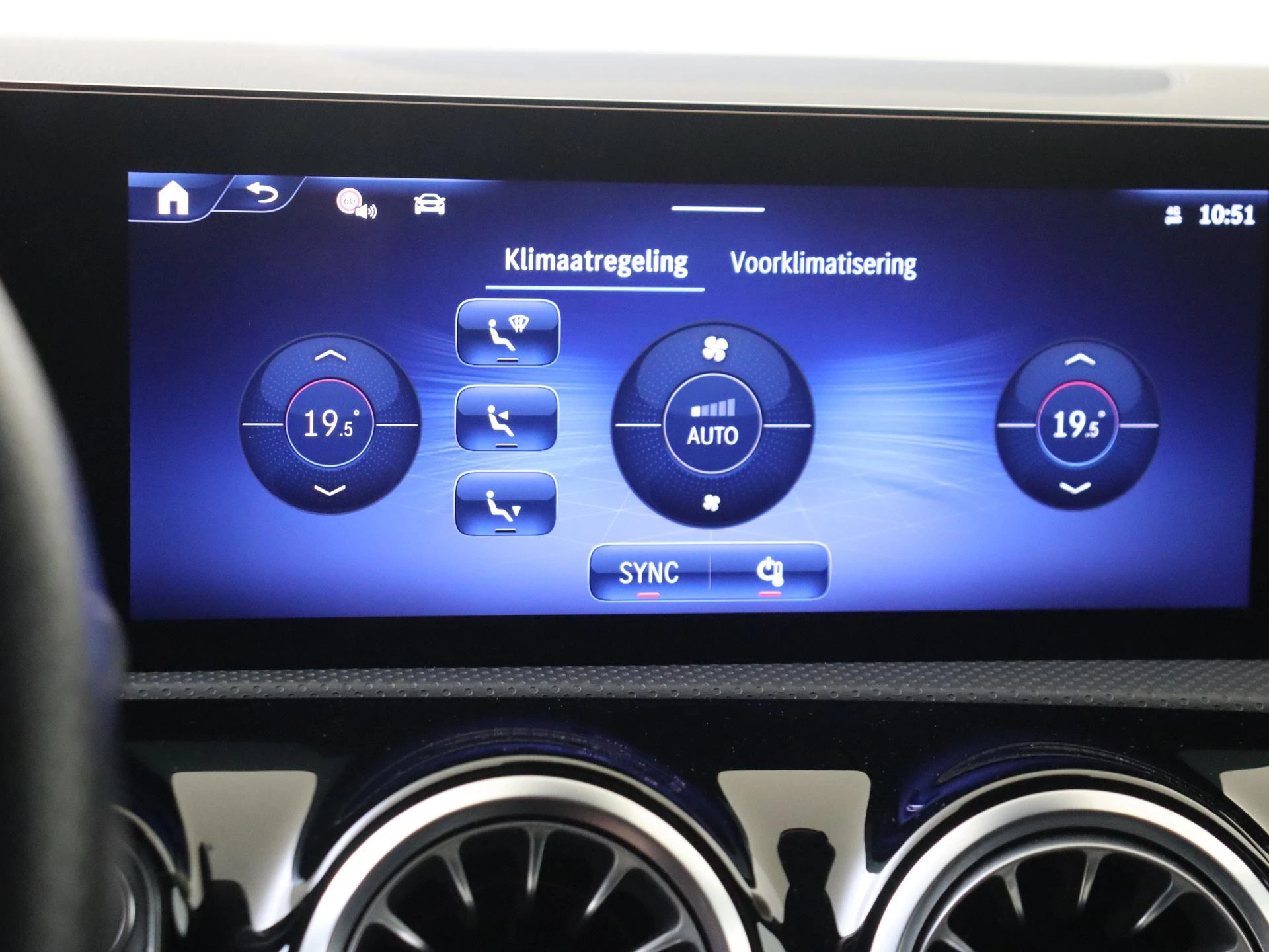 Mercedes-Benz-CLA-image-17