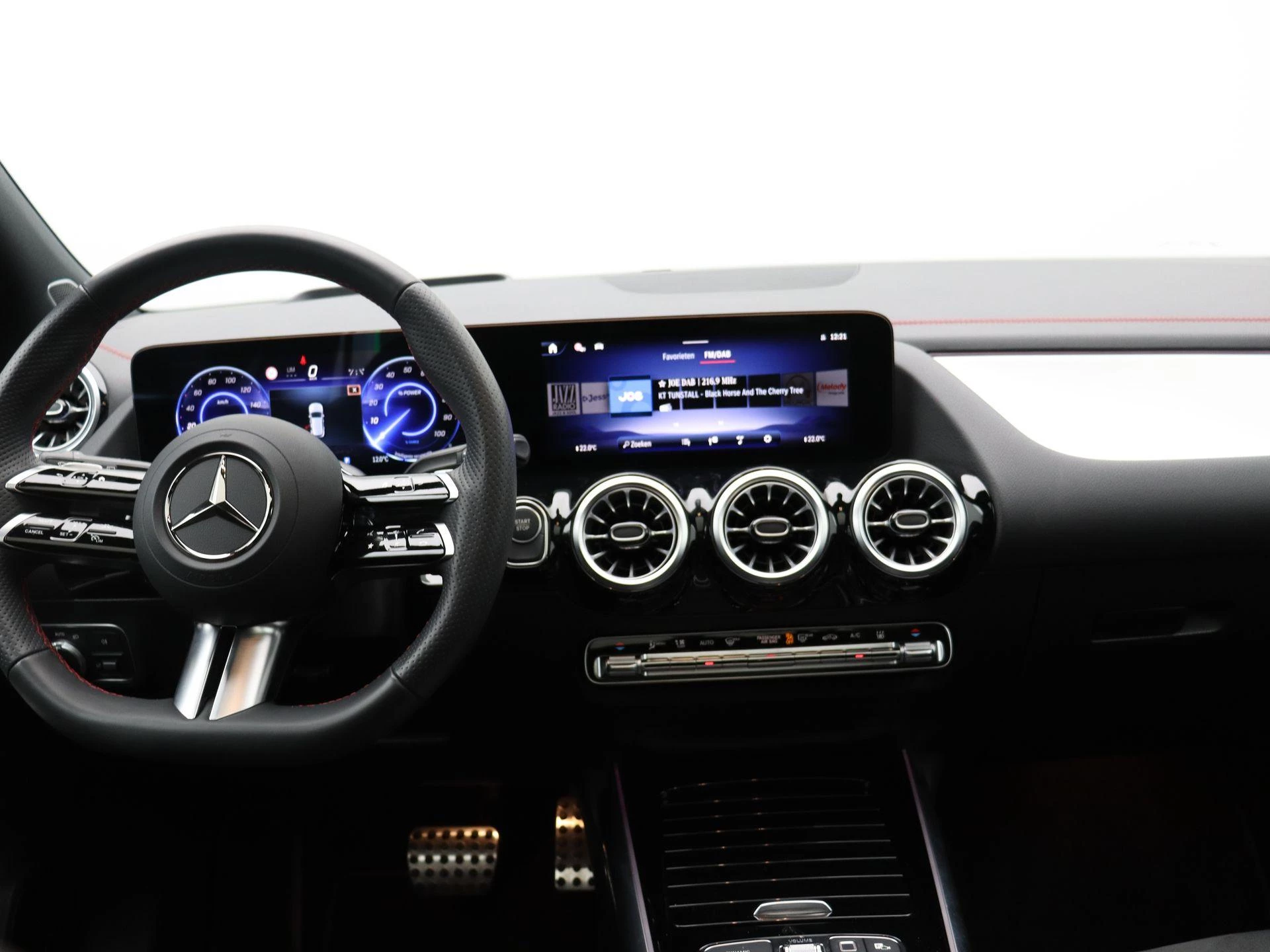 Mercedes-Benz EQA 250+ STAR EDITION + AMG + PANO DAK + BURMESTER + TREKHAAK + HEAD UP