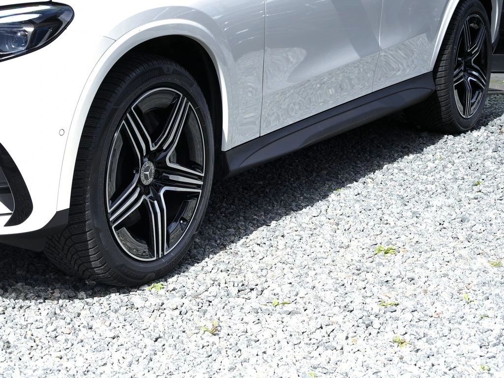 Mercedes-Benz-GLC 220 d-image-5