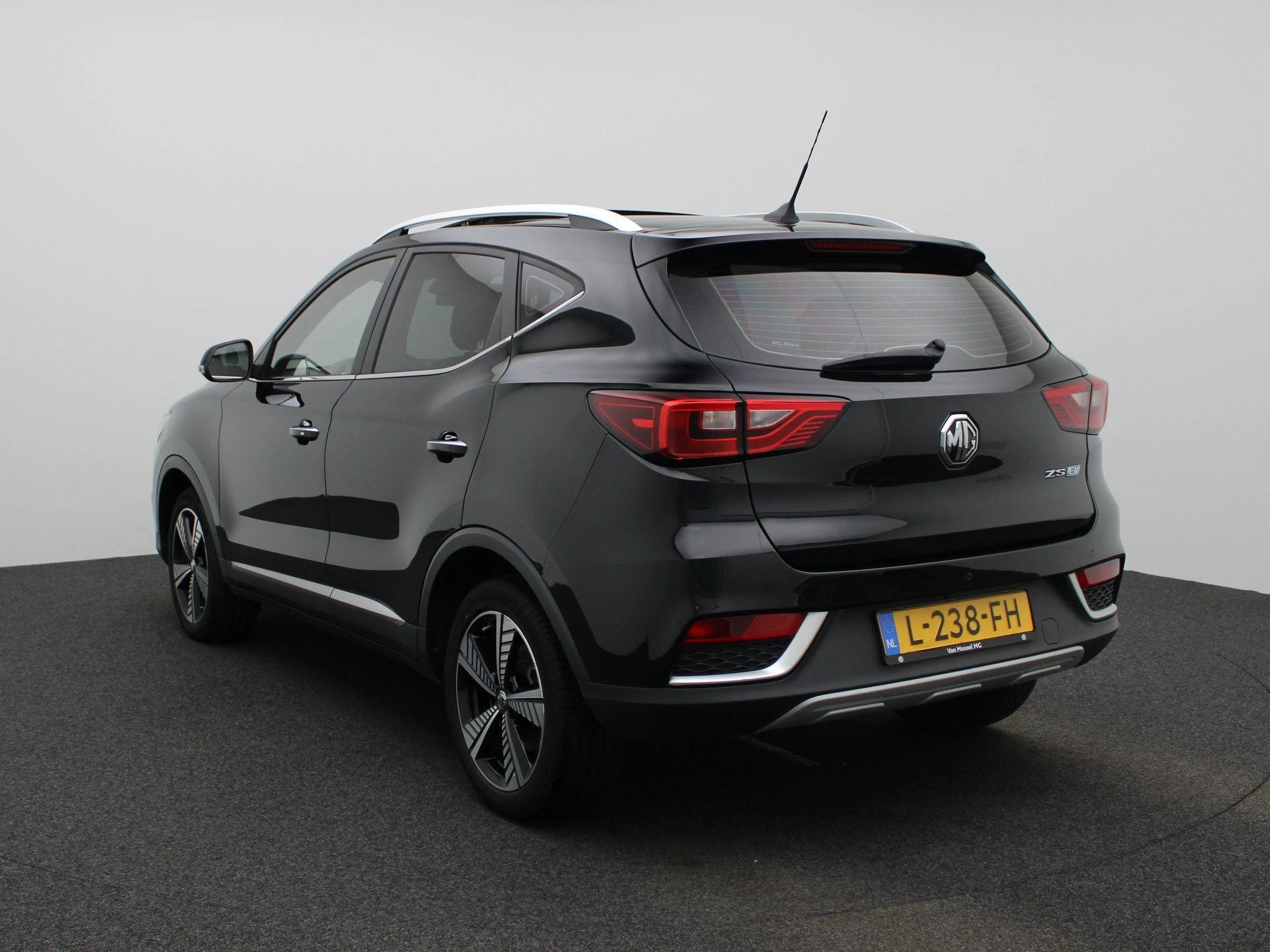 MG-ZS EV-image-1
