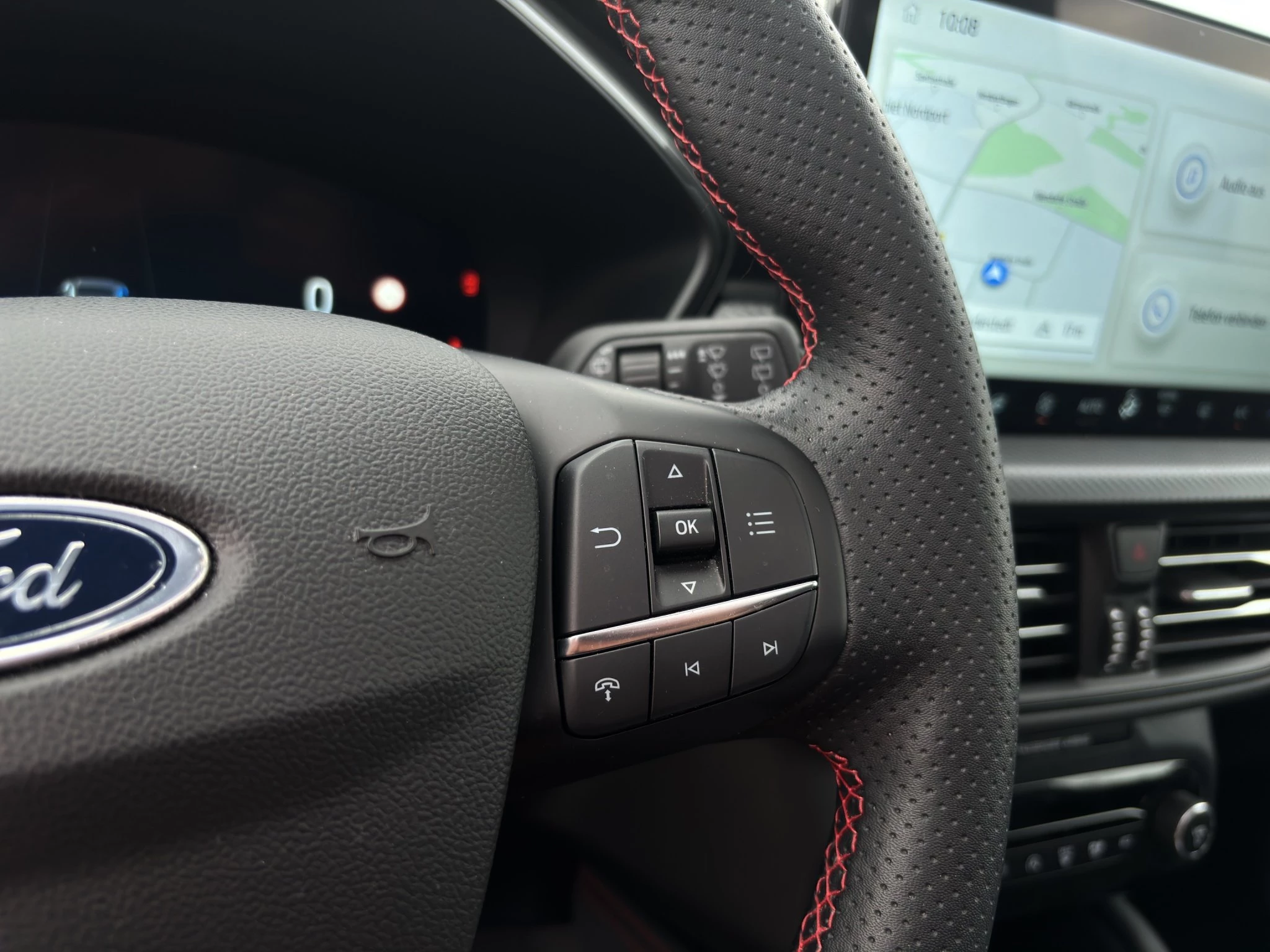 Ford Kuga ST-Line X Aut.*PANO*AHK*360GRAD*LED-MATRIX*NAVI*GRA*WINTER-PKT..