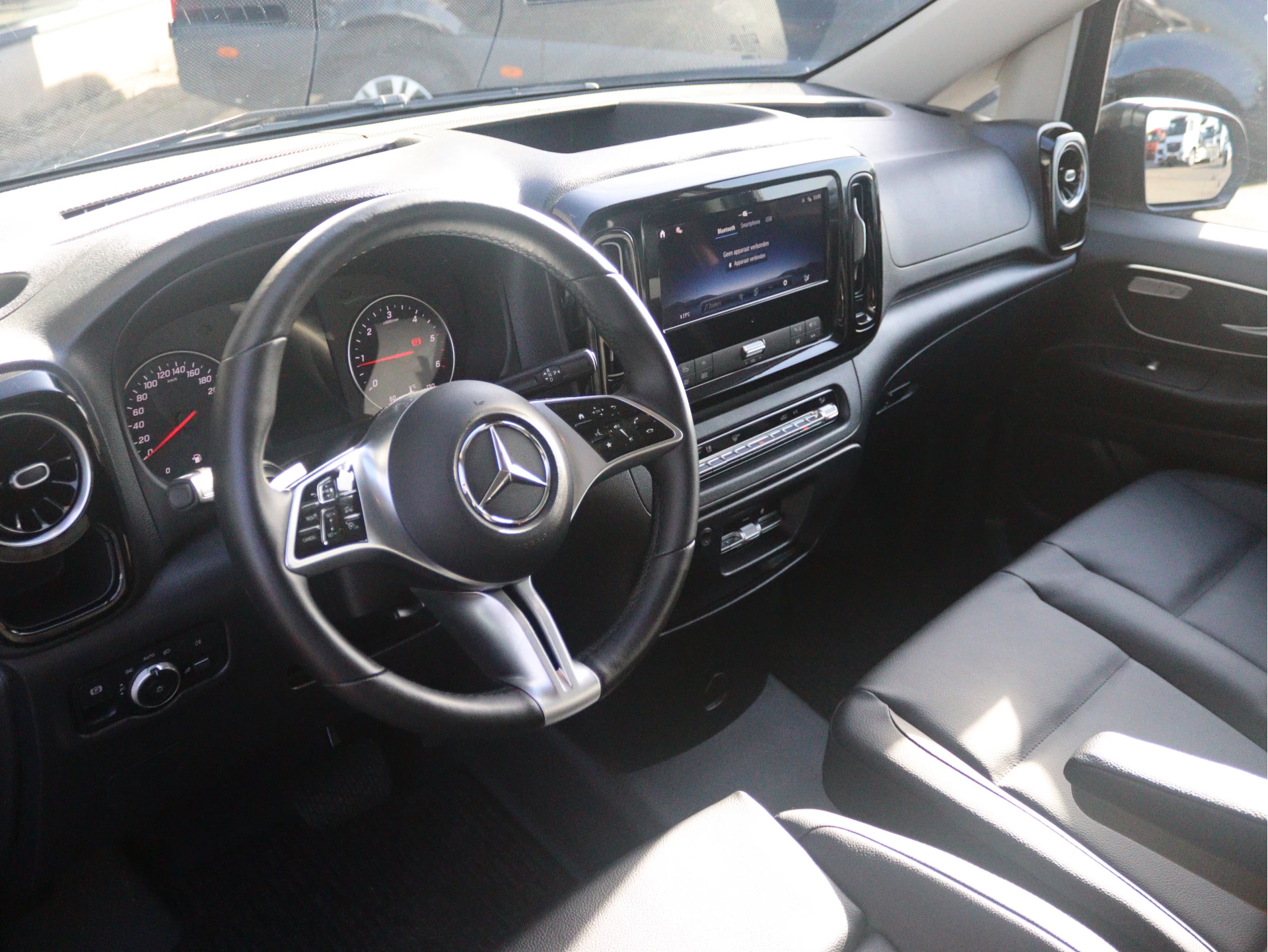 Mercedes-Benz-Vito-image-3