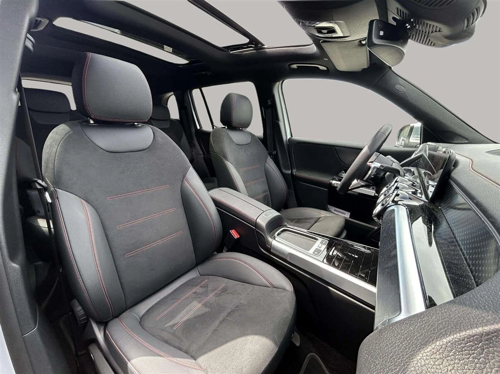 Mercedes-Benz-EQB-image-18