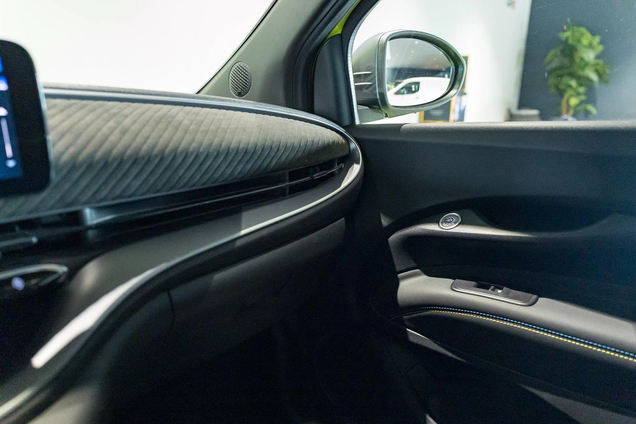 Abarth 500e 42-kWh 114kw Scorpionissima