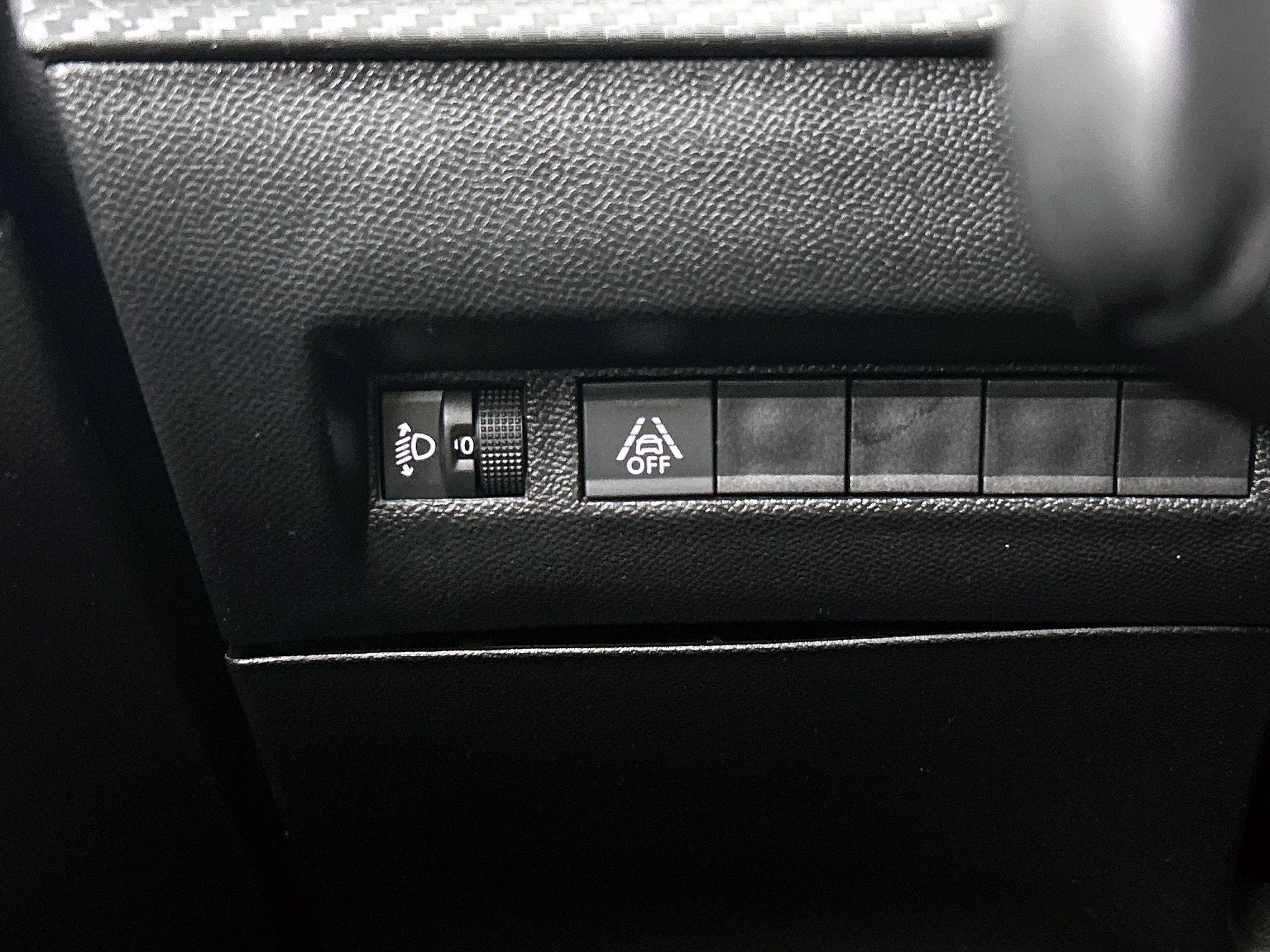 Peugeot-208-image-23