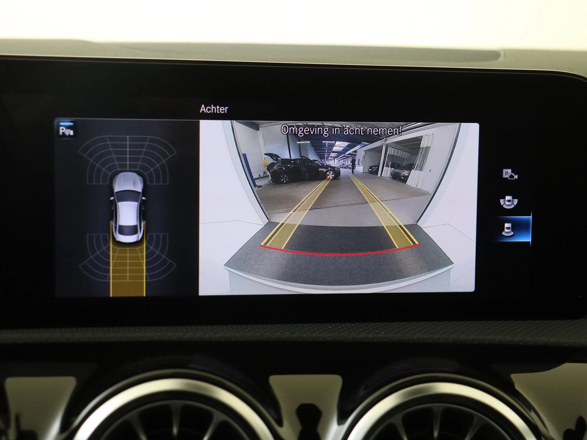 Mercedes-Benz-CLA-image-18