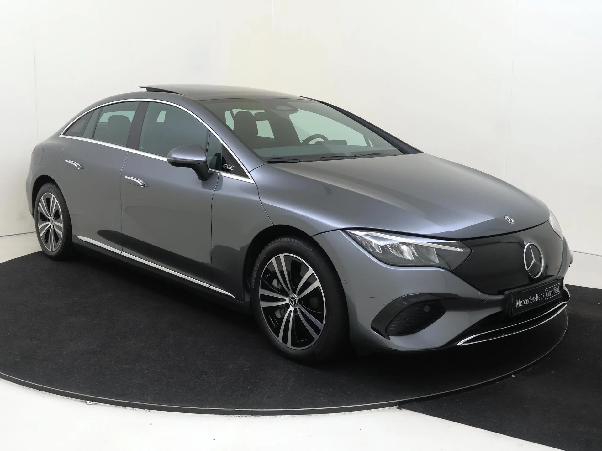 Mercedes-Benz-EQE-image-1