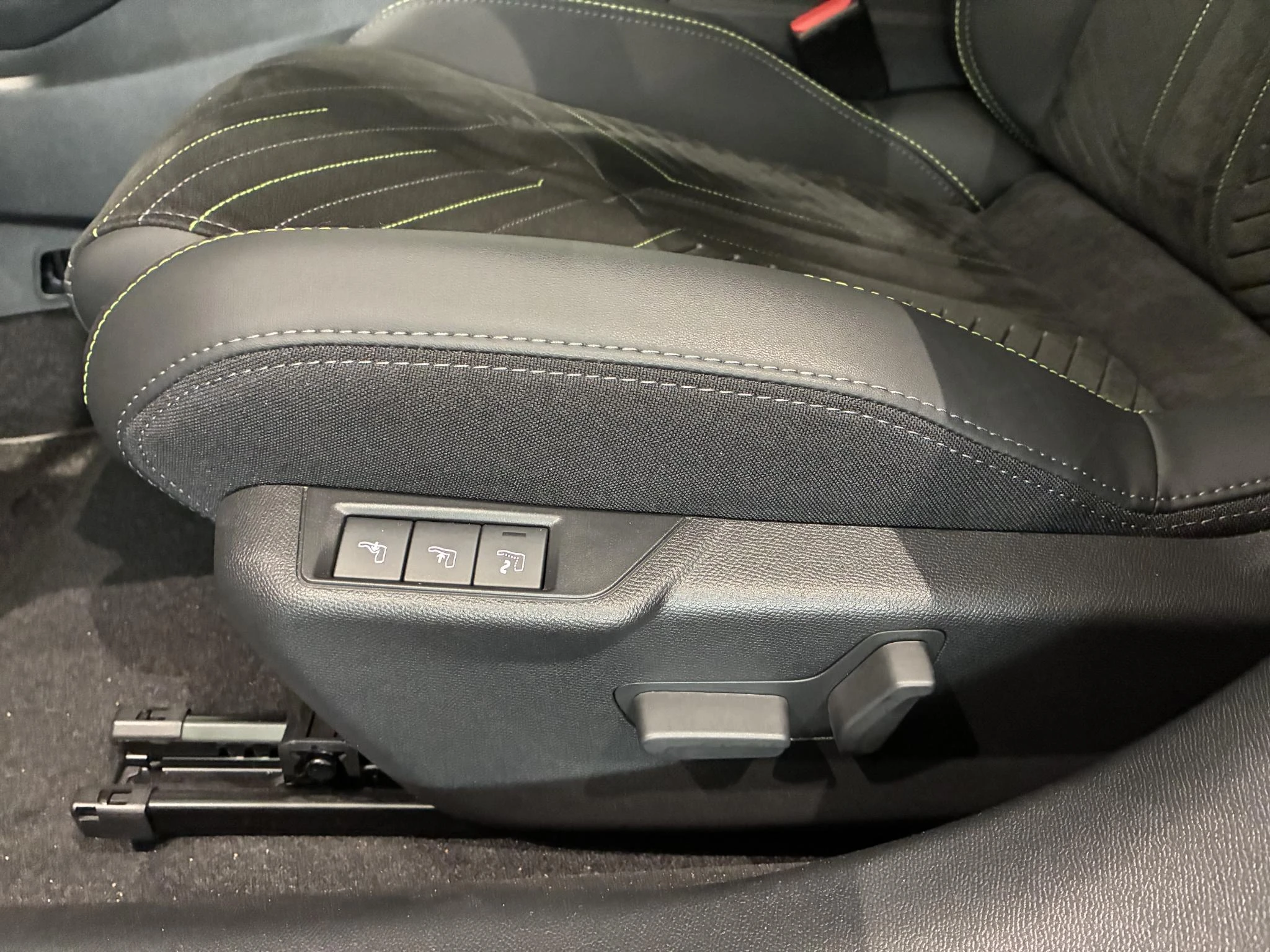 Peugeot e-2008 EV GT 54 kWh
